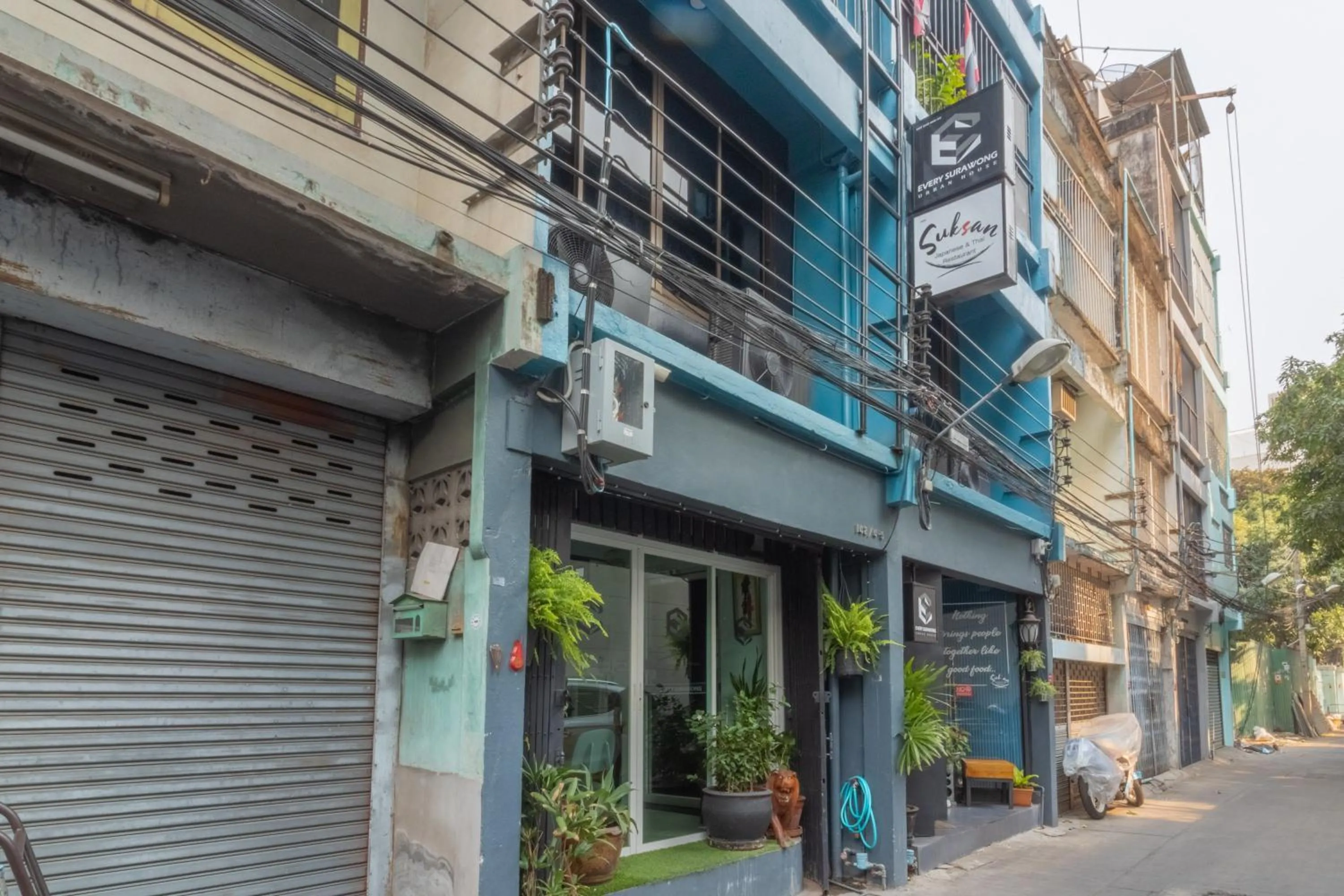 Facade/entrance in Every Surawong