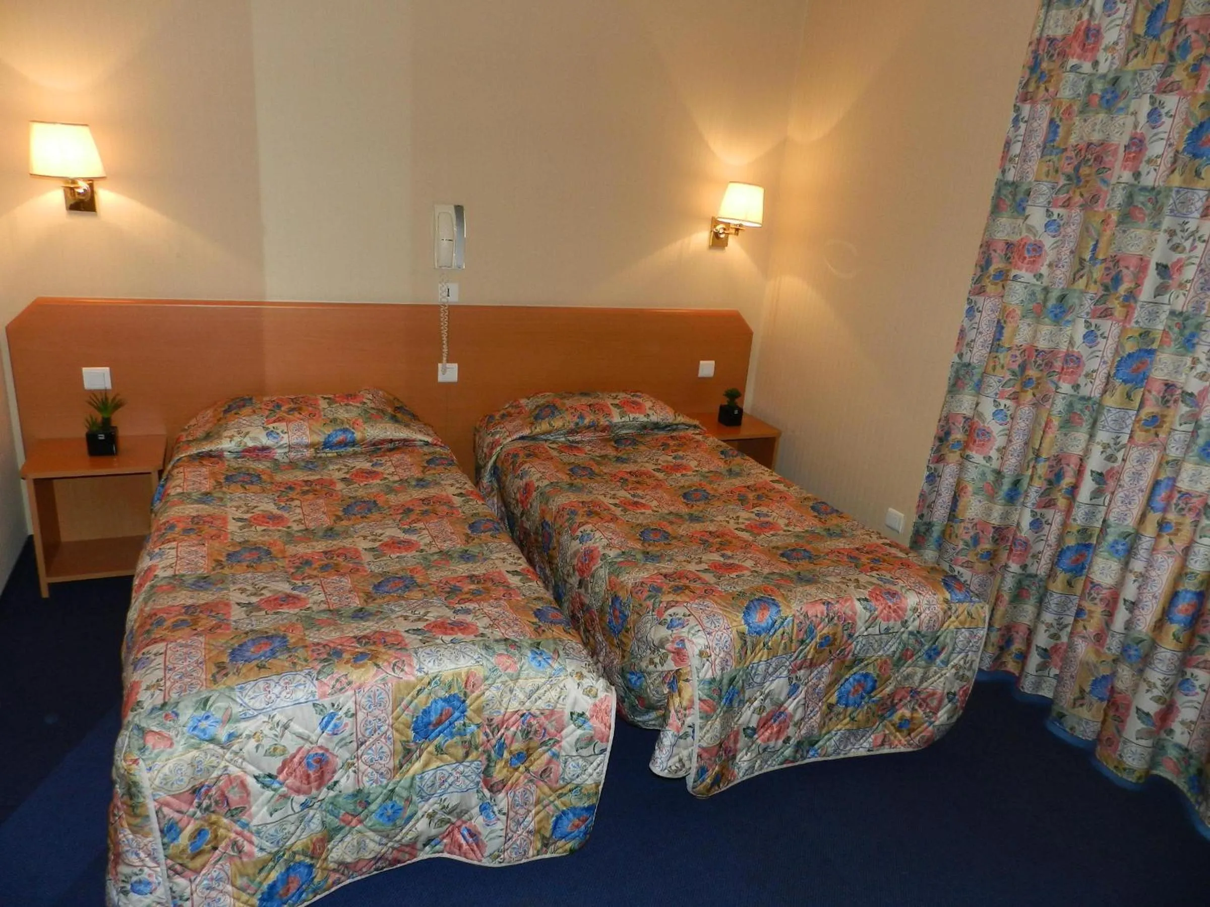 Bed in Hôtel Gloria & Avenue