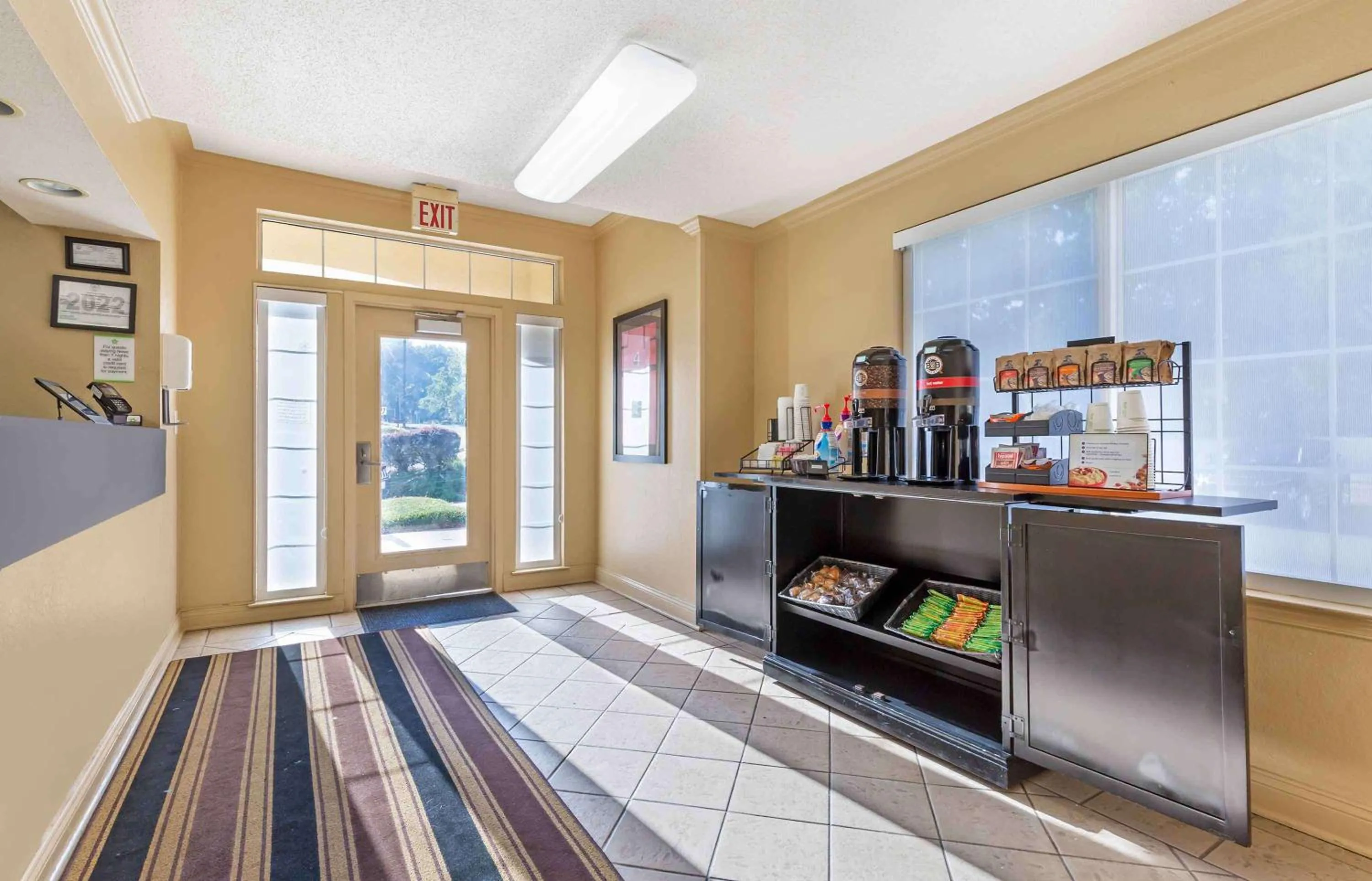 Breakfast in Extended Stay America Suites - Washington, DC - Falls Church - Merrifield