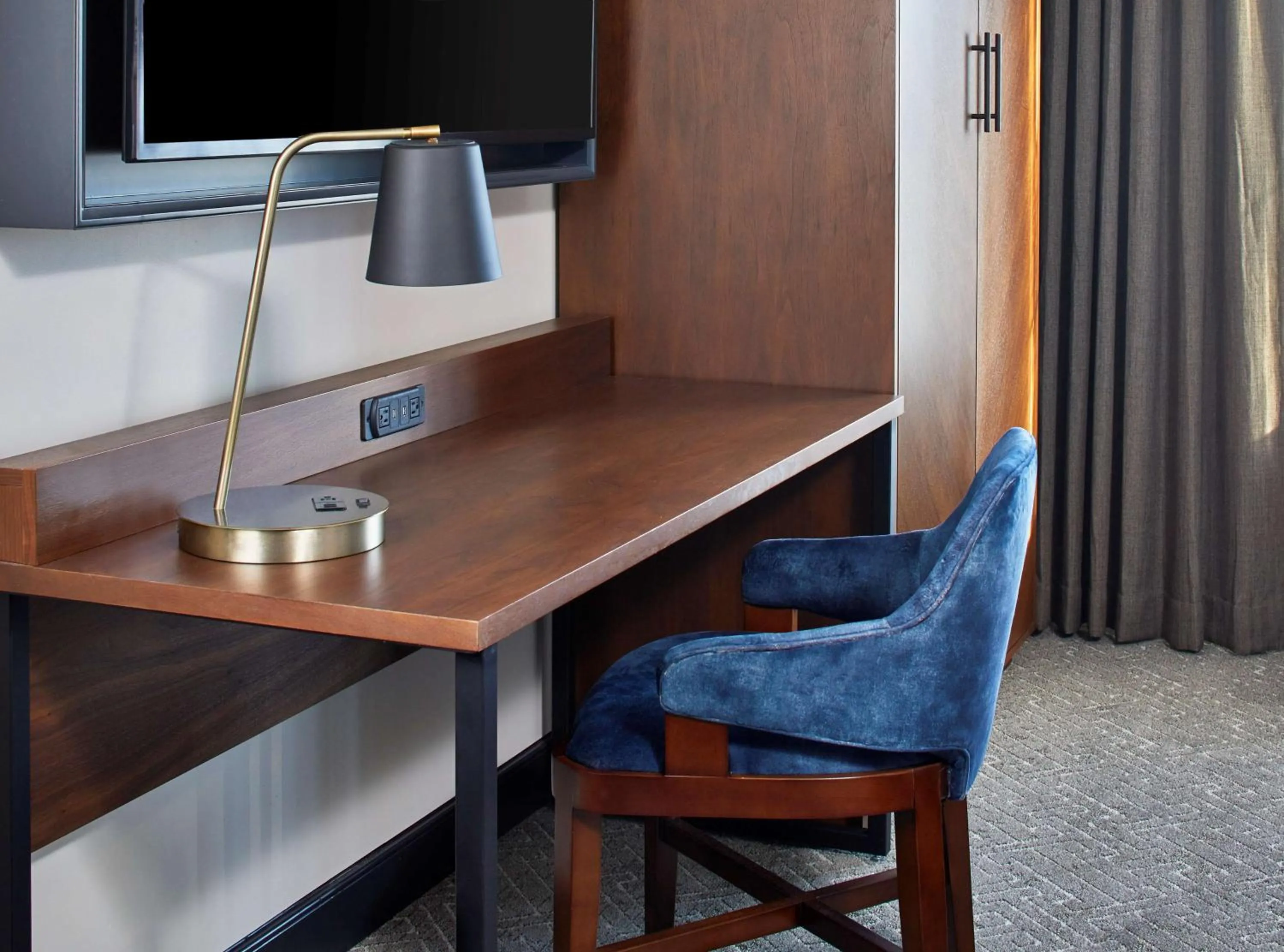 Bedroom in Cumberland House Knoxville, Tapestry Collection by Hilton