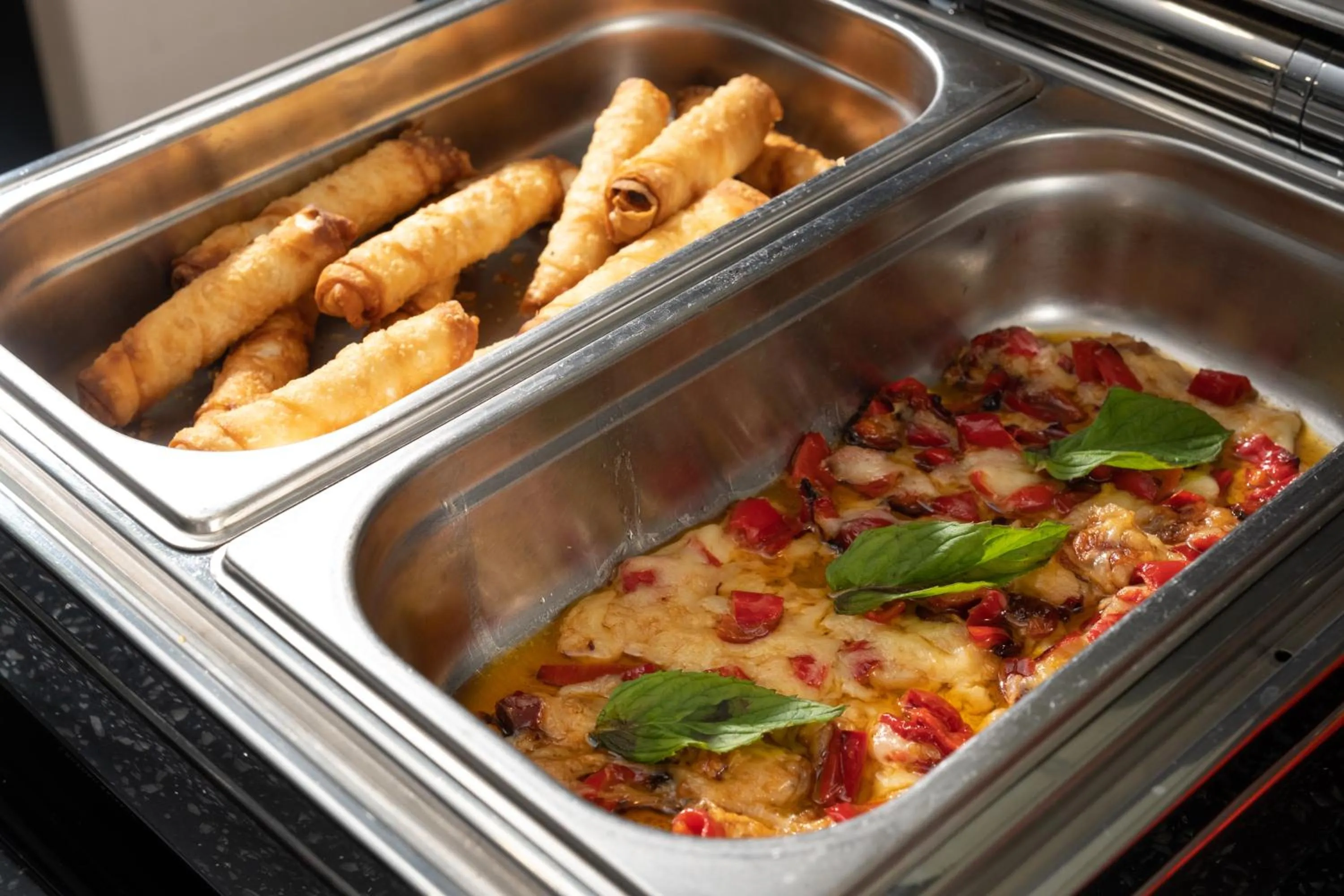 Food and drinks in Elm Suite Hotel