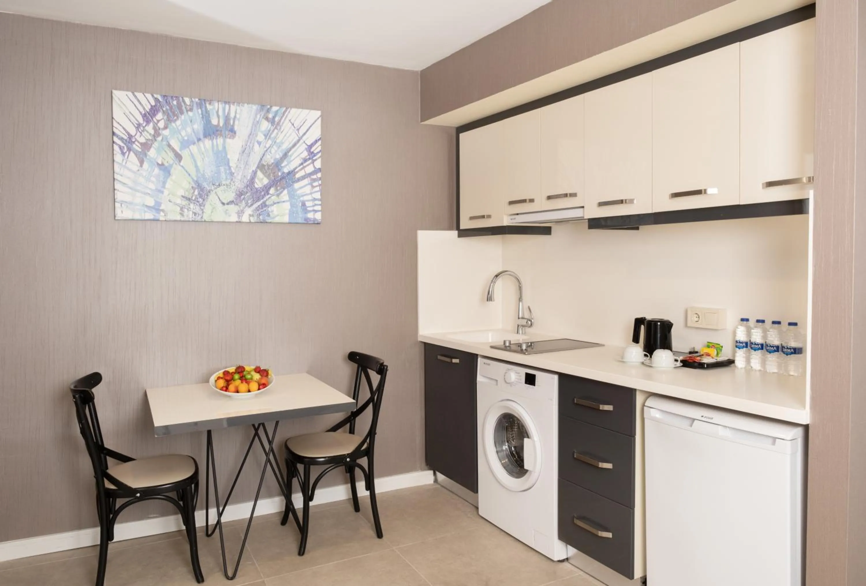 Coffee/tea facilities in Elm Suite Hotel