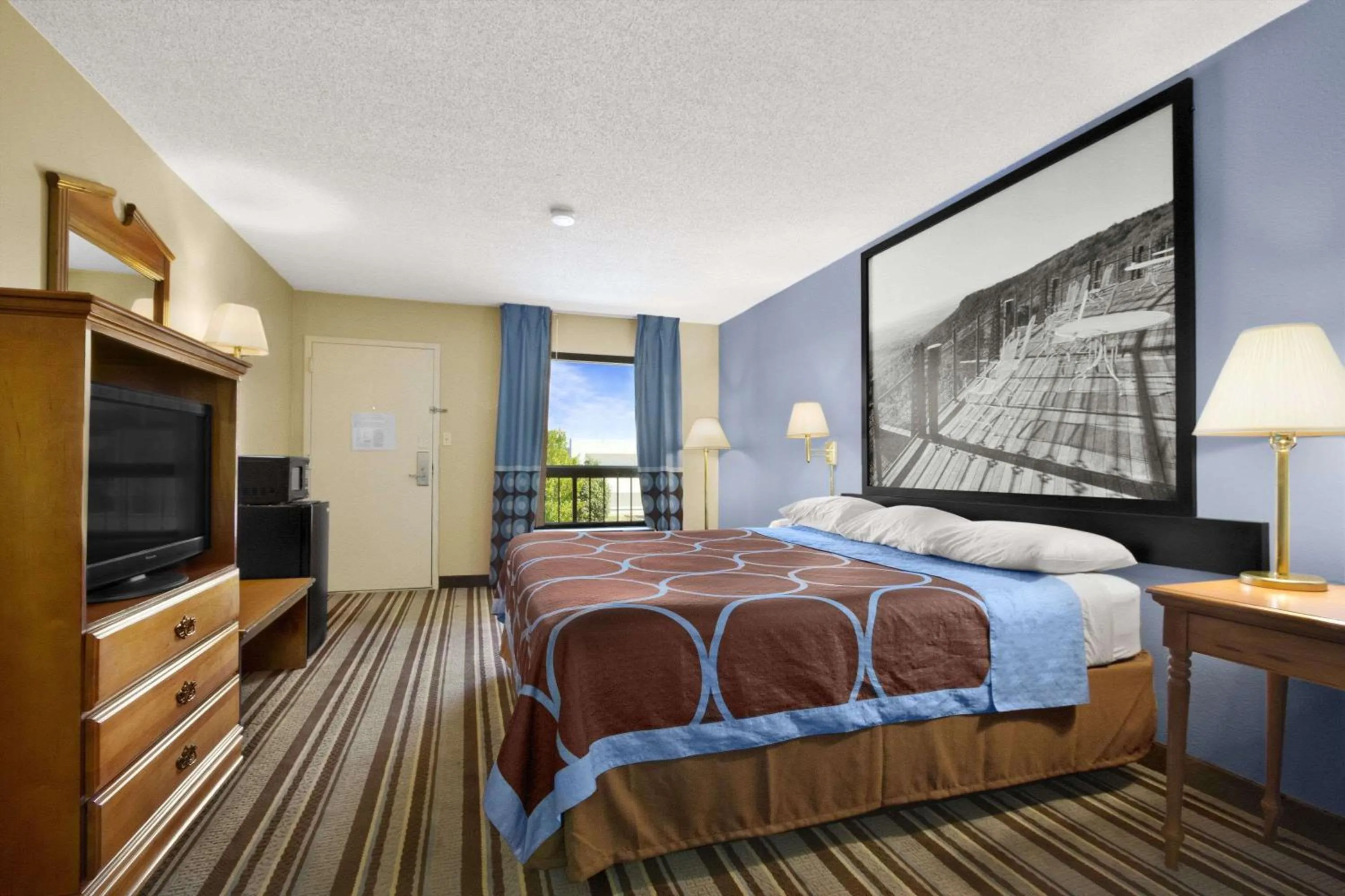 Photo of the whole room, Bed in Super 8 by Wyndham Oxford