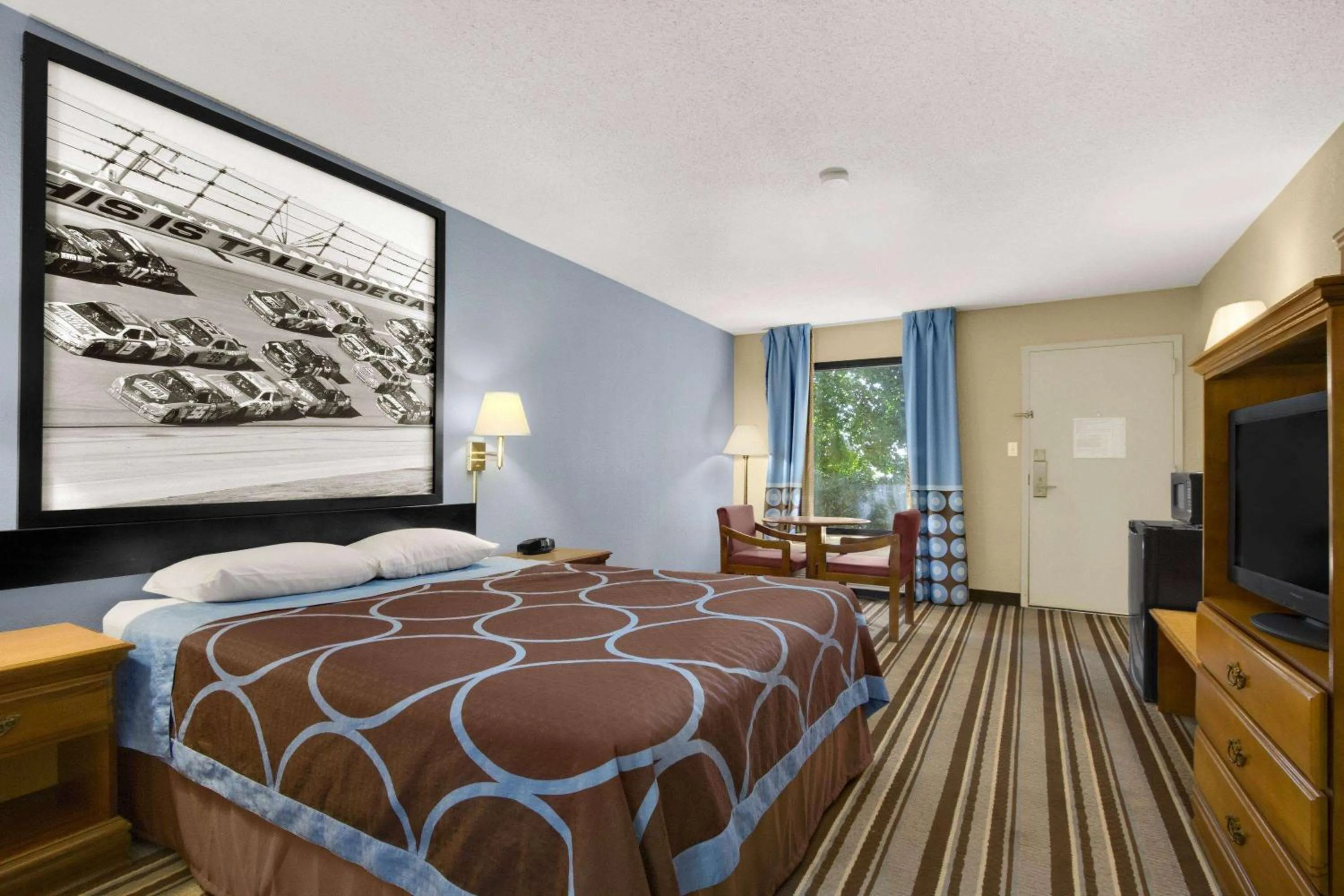 Photo of the whole room, Bed in Super 8 by Wyndham Oxford