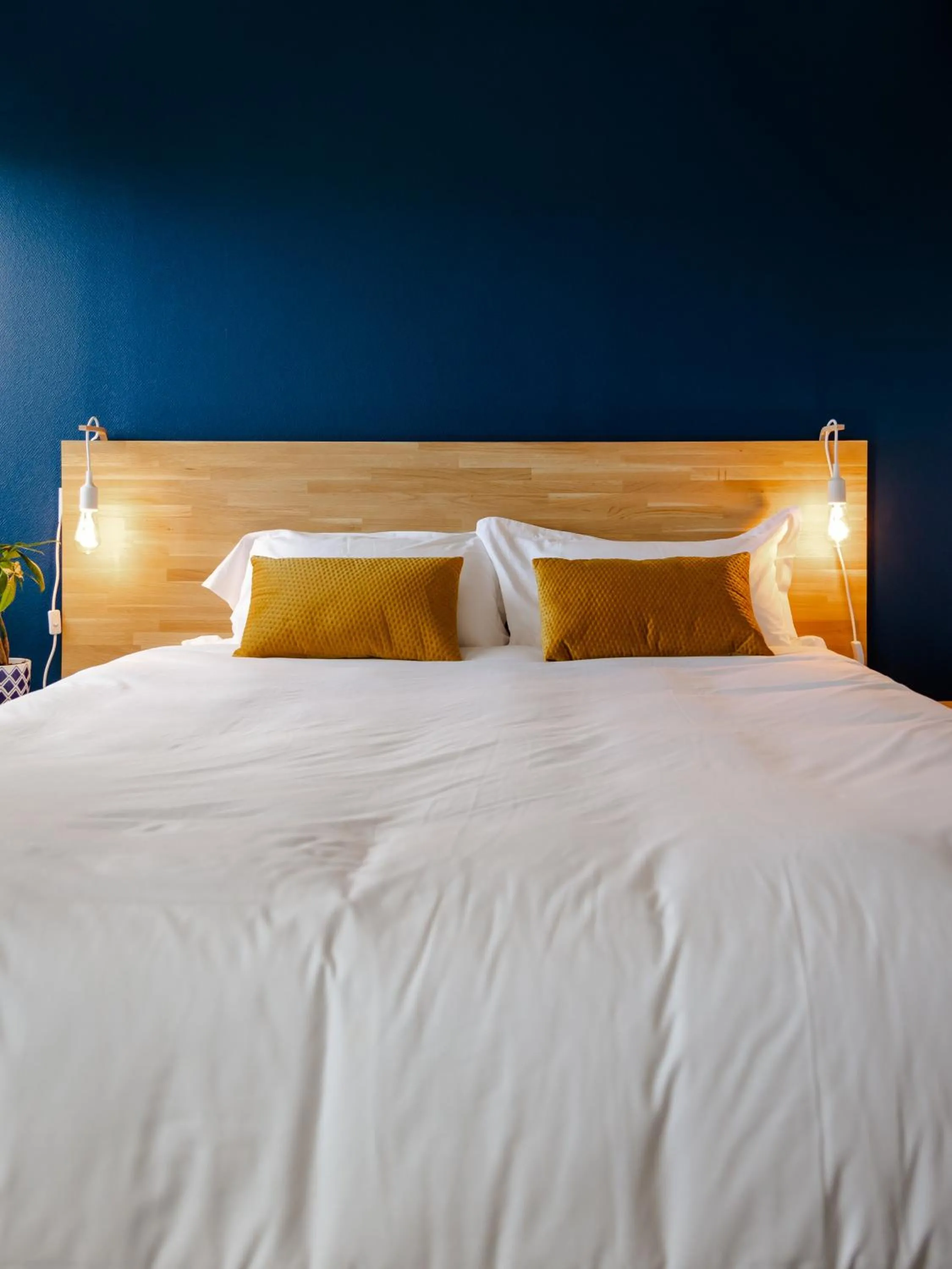 Bed in La Marinière Hôtel Restaurant