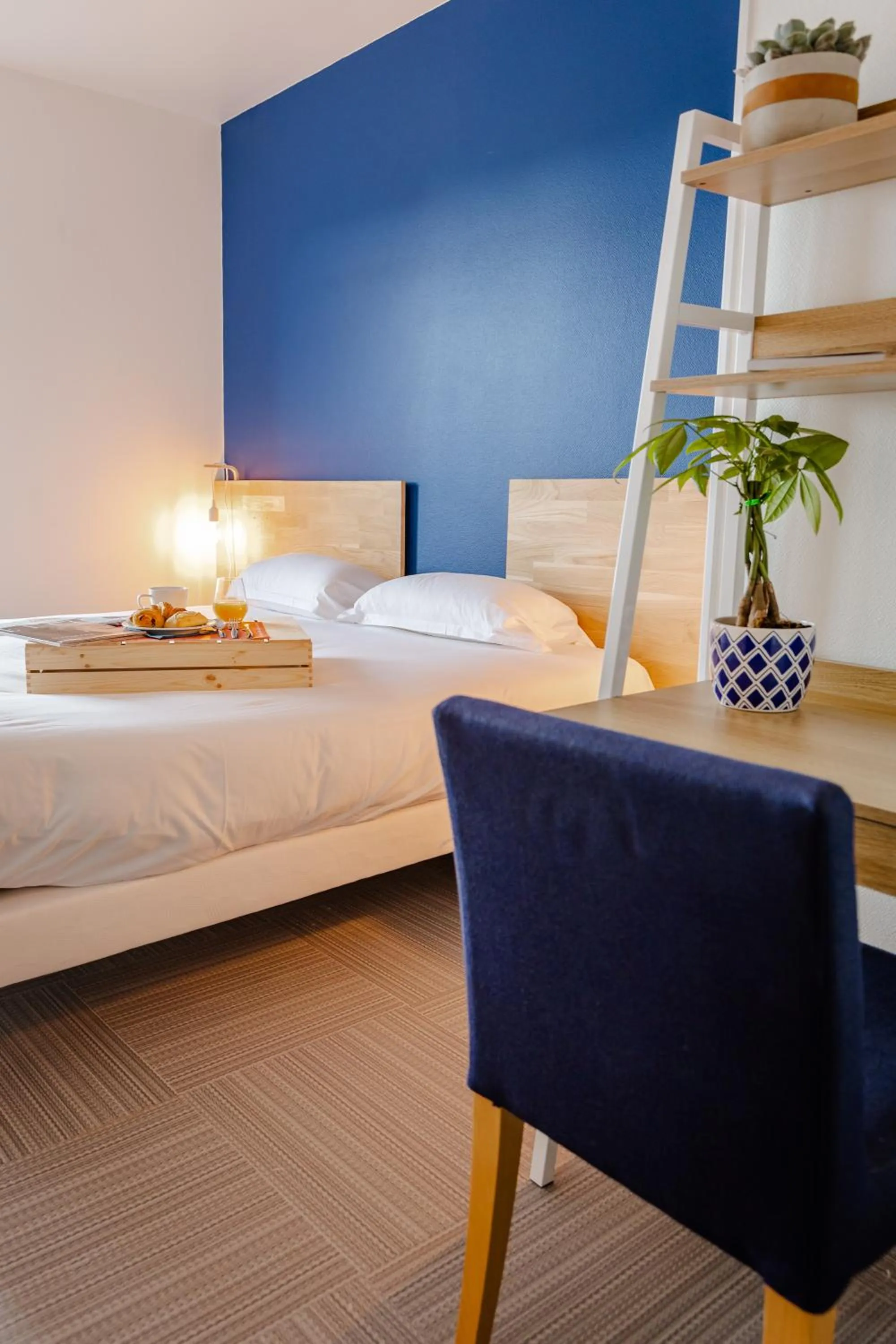 Bed in La Marinière Hôtel Restaurant