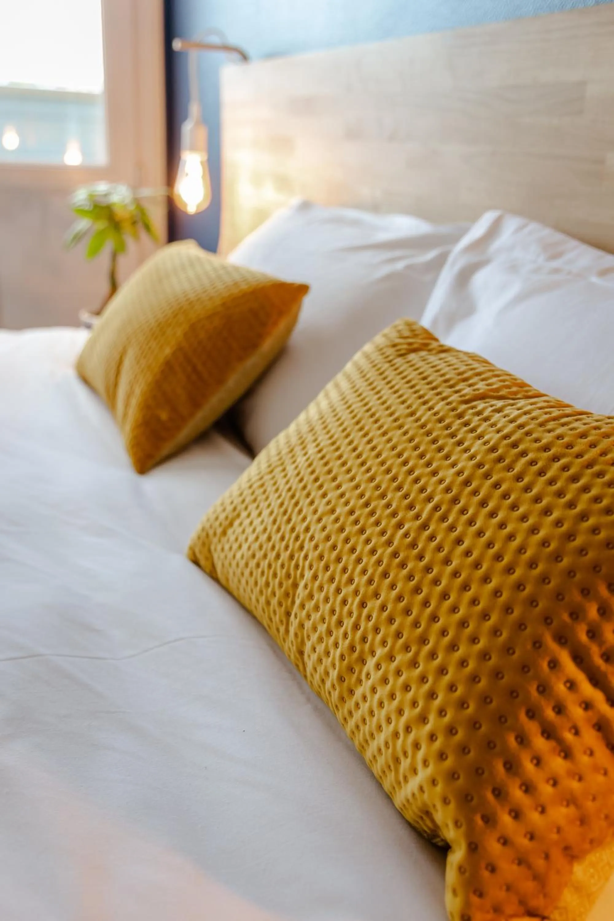 Bed in La Marinière Hôtel Restaurant