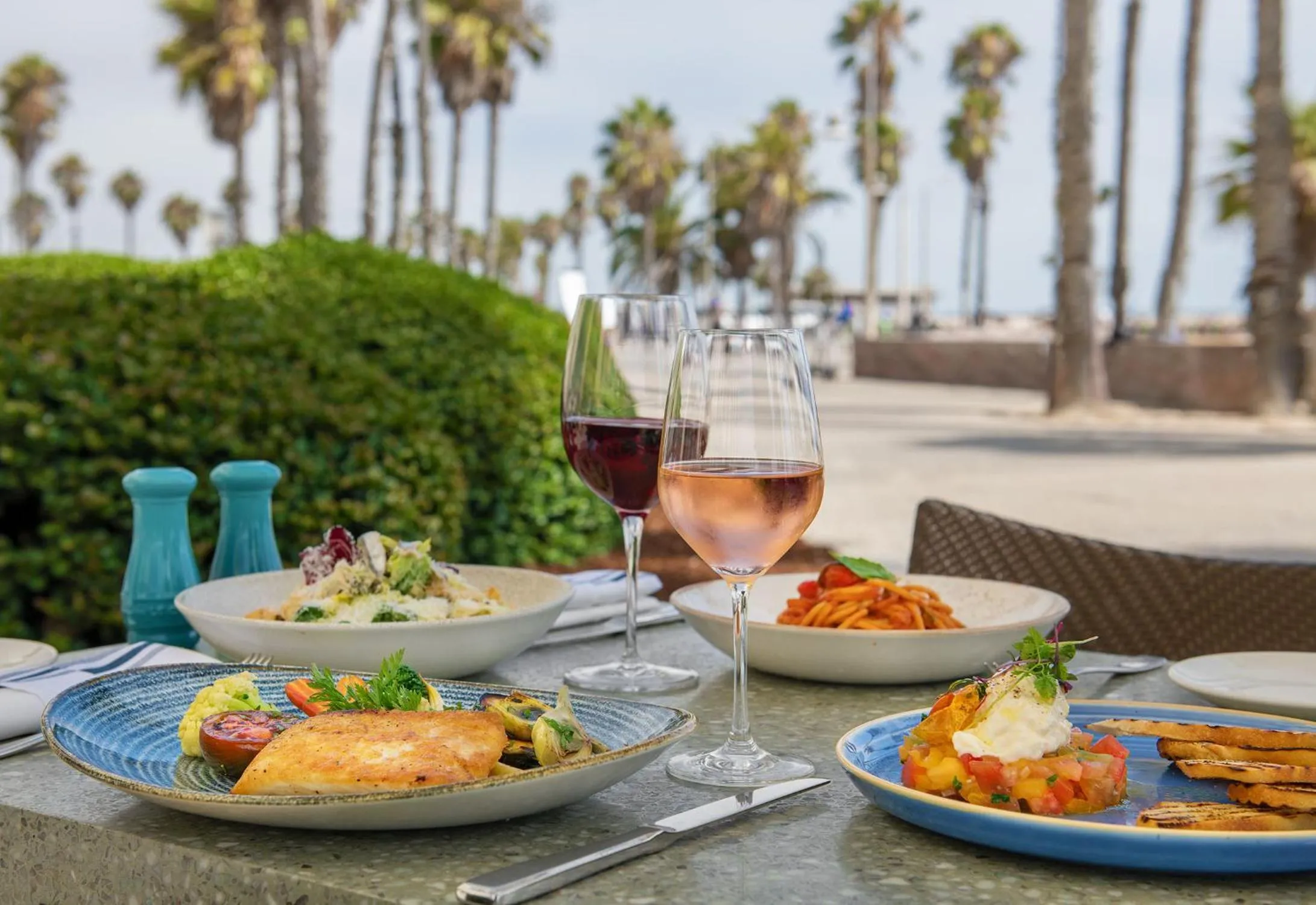 Restaurant/places to eat in Casa Del Mar