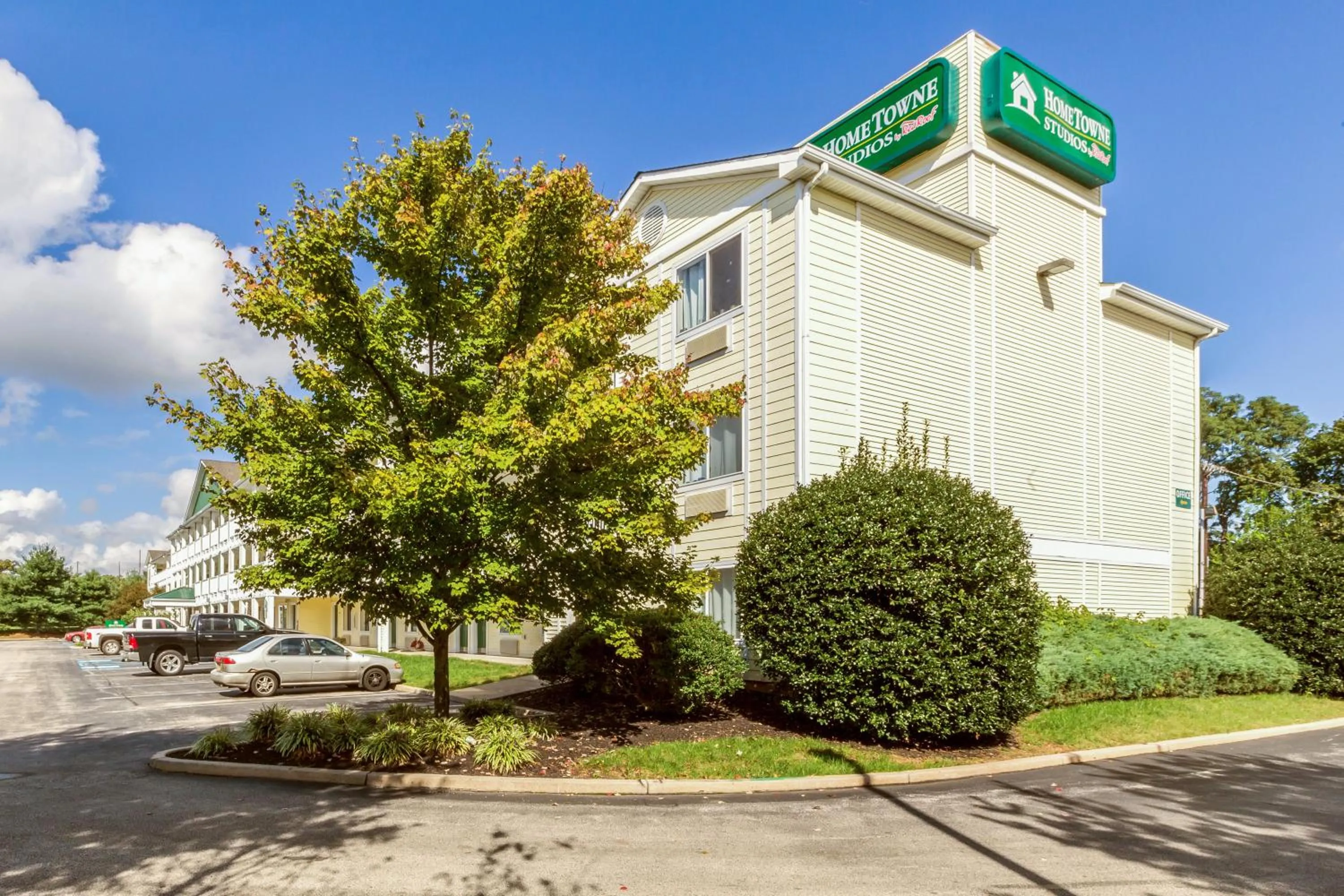 Property building in HomeTowne Studios by Red Roof Philadelphia - Maple Shade, NJ