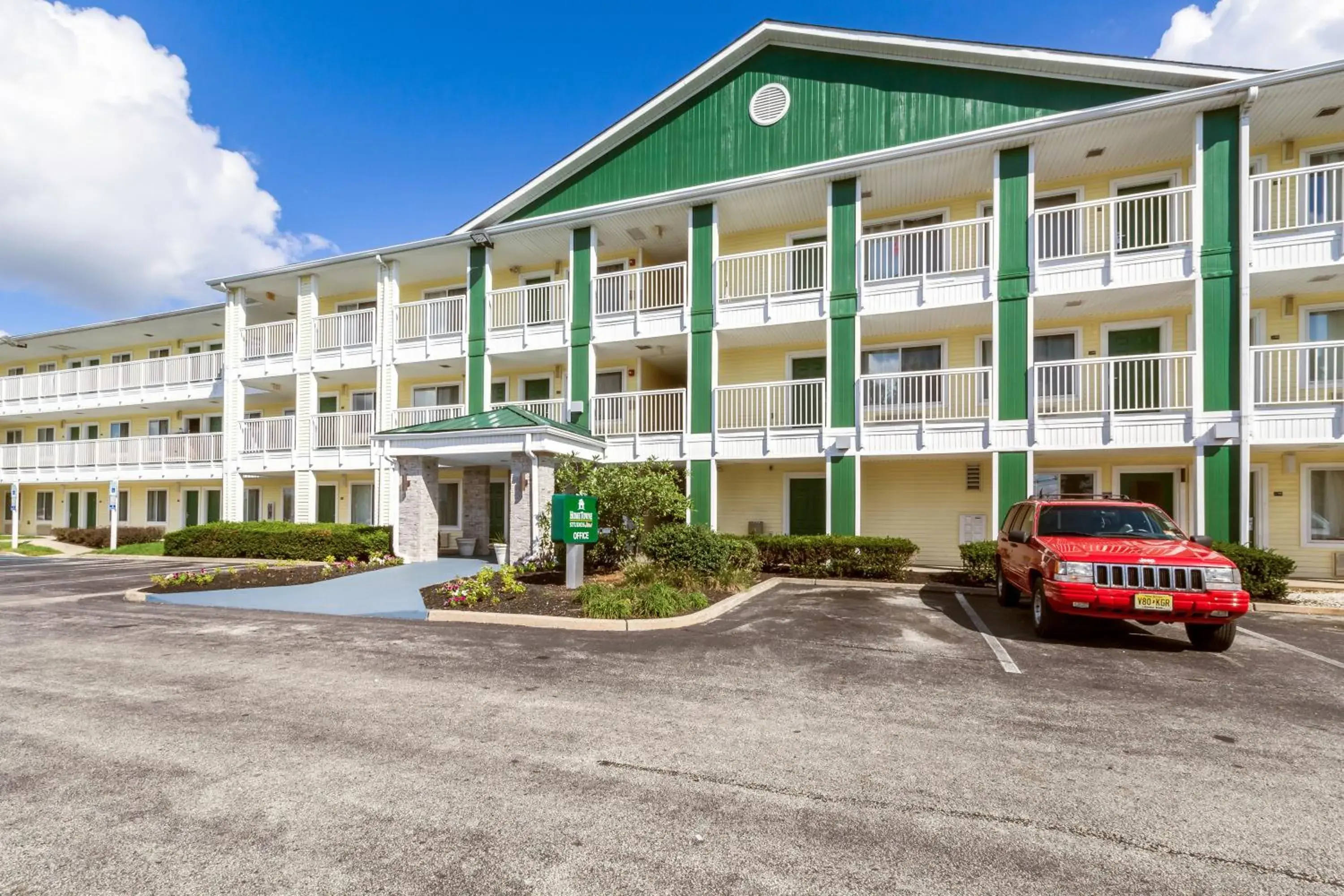 HomeTowne Studios by Red Roof Philadelphia - Maple Shade, NJ HomeTowne Studios by Red Roof Philadelphia - Maple Shade, NJ