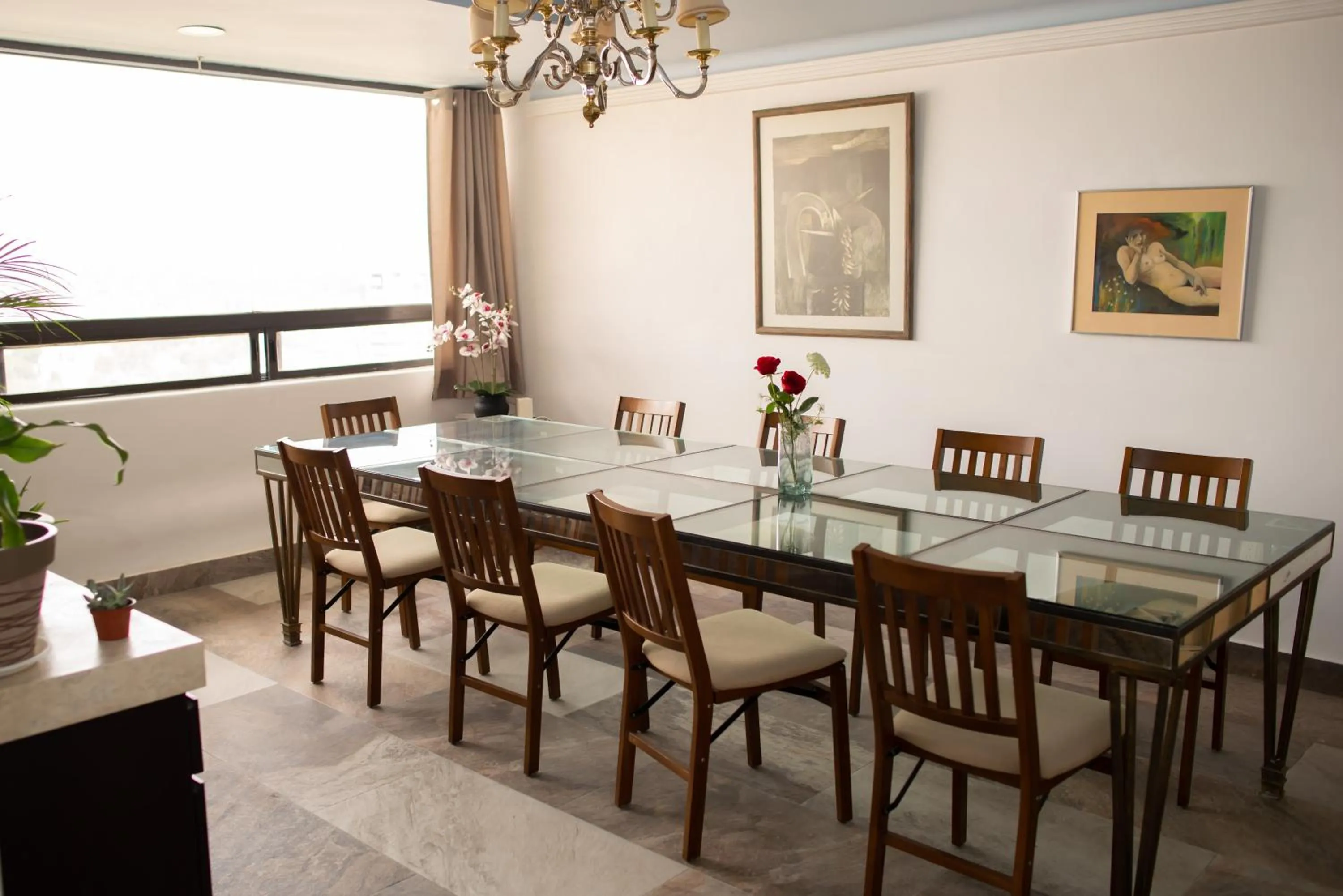 Dining area in Air Lux