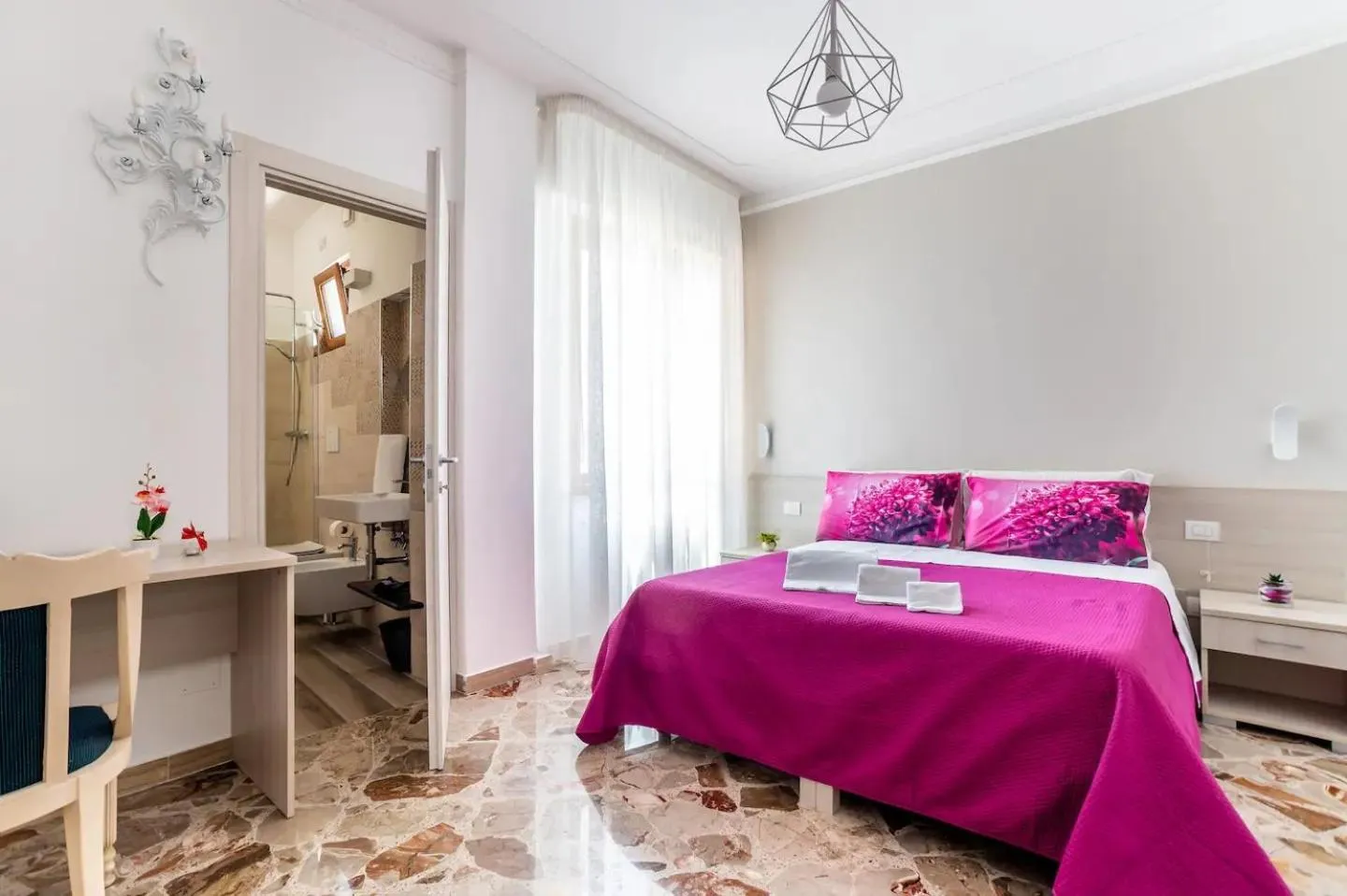 Bed in Le Calette Rooms - Puglia Mia Apartments