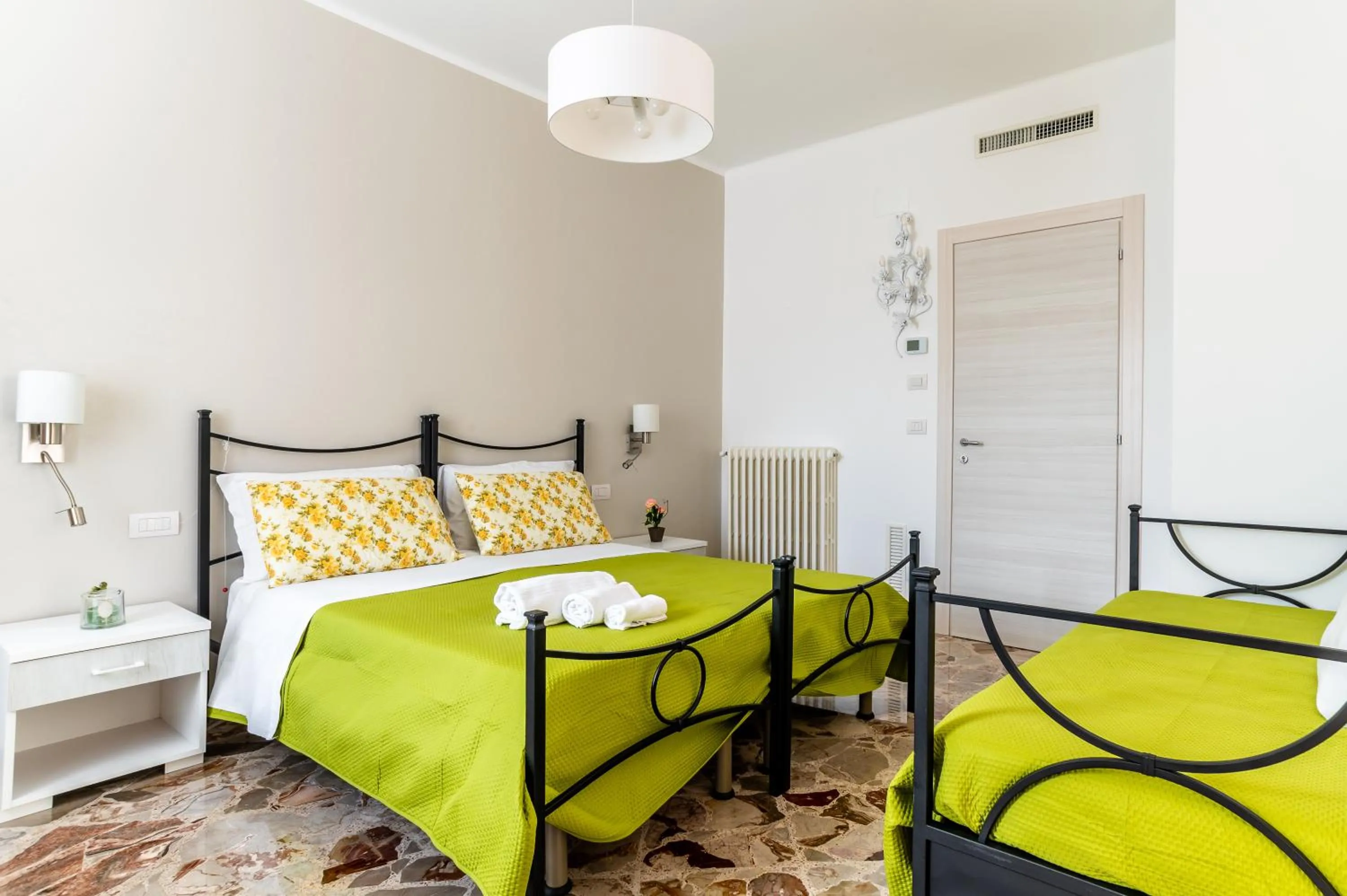 Bed in Le Calette Rooms - Puglia Mia Apartments