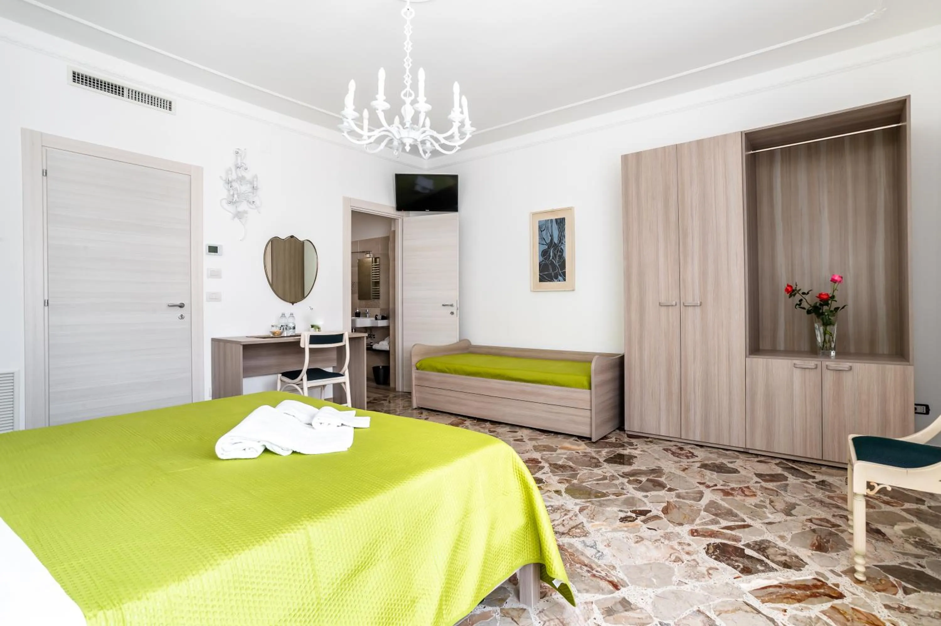 Bed in Le Calette Rooms - Puglia Mia Apartments