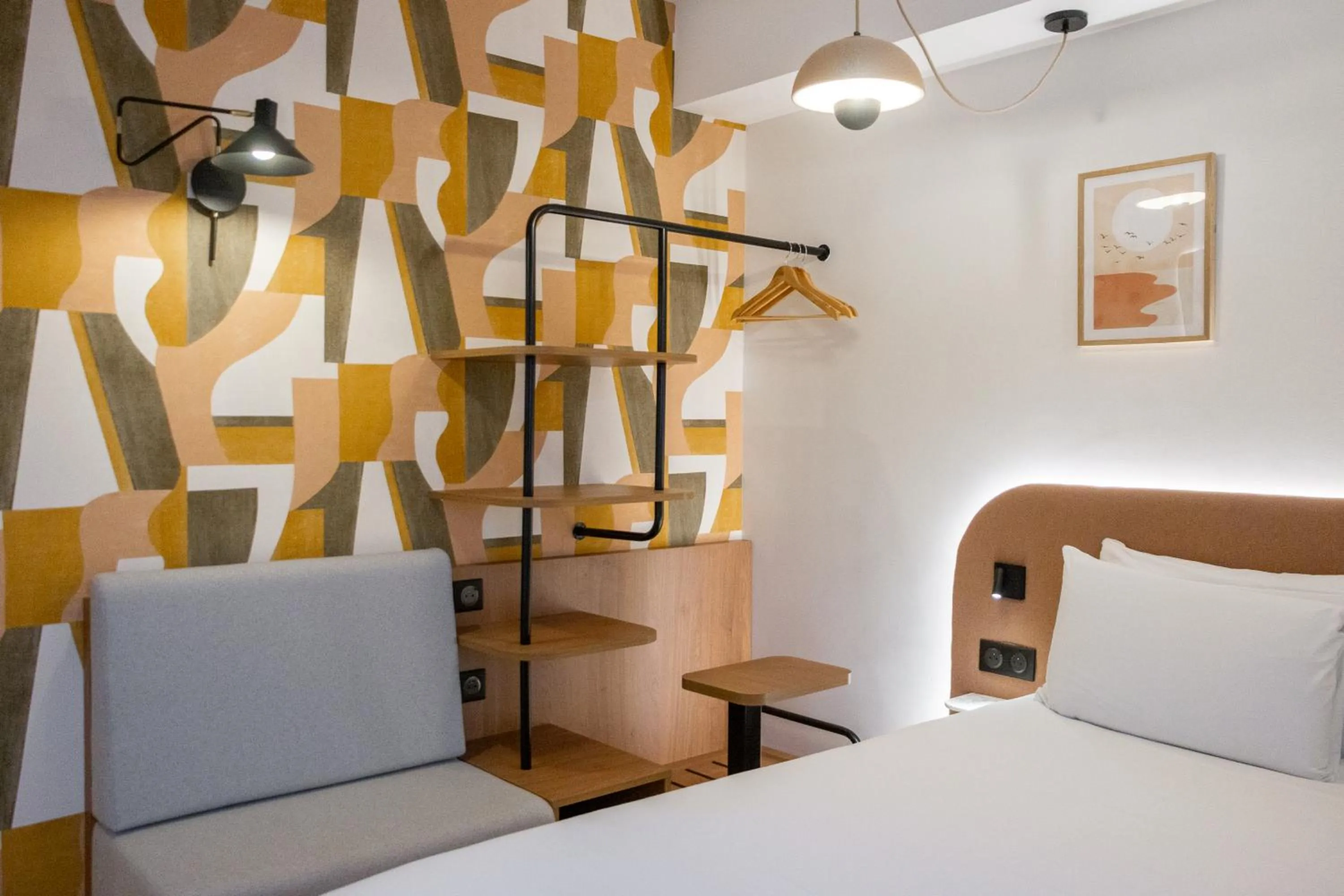 Bed in Kyriad Marseille Palais Des Congrès – Vélodrome