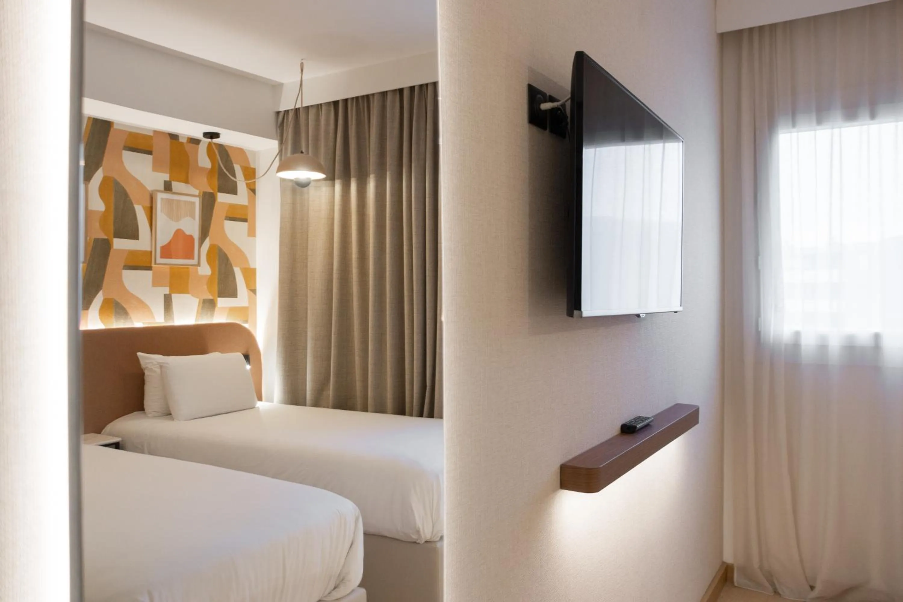 Bed in Kyriad Marseille Palais Des Congrès – Vélodrome