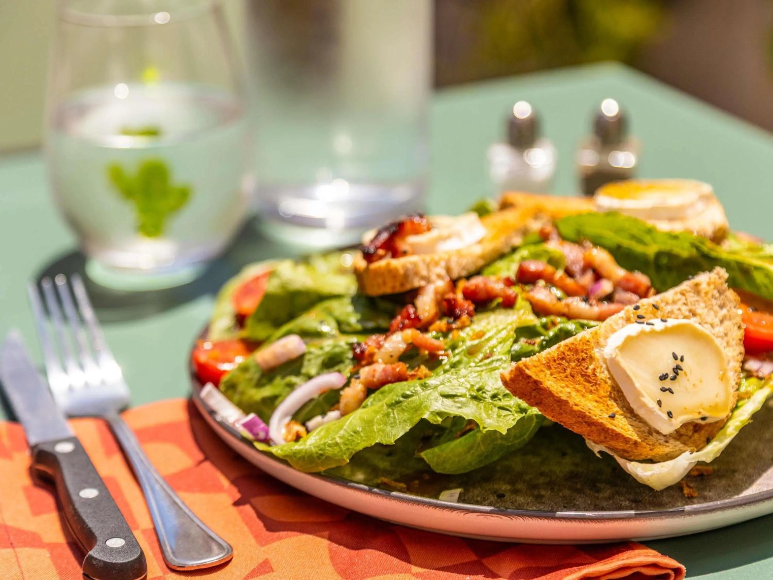 Restaurant/places to eat in ibis Styles Marseille Palais des Congrès Vélodrome