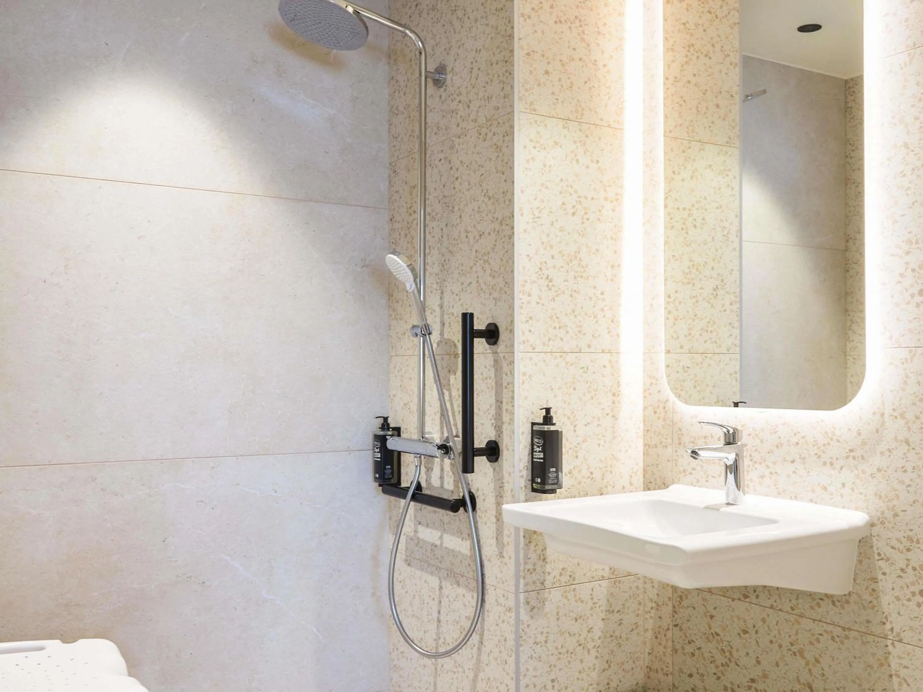 Bedroom in ibis Styles Marseille Palais des Congrès Vélodrome