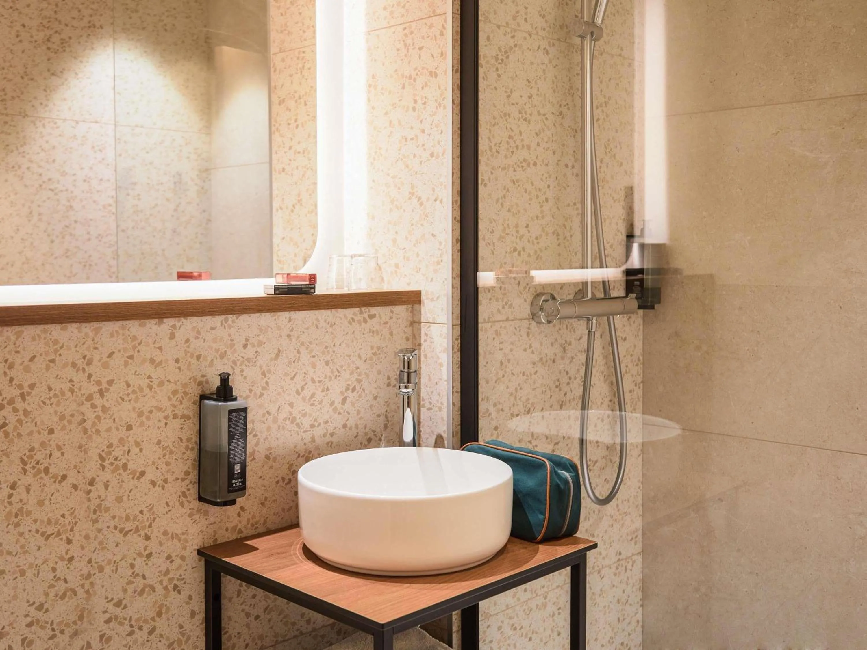 Bedroom in ibis Styles Marseille Palais des Congrès Vélodrome