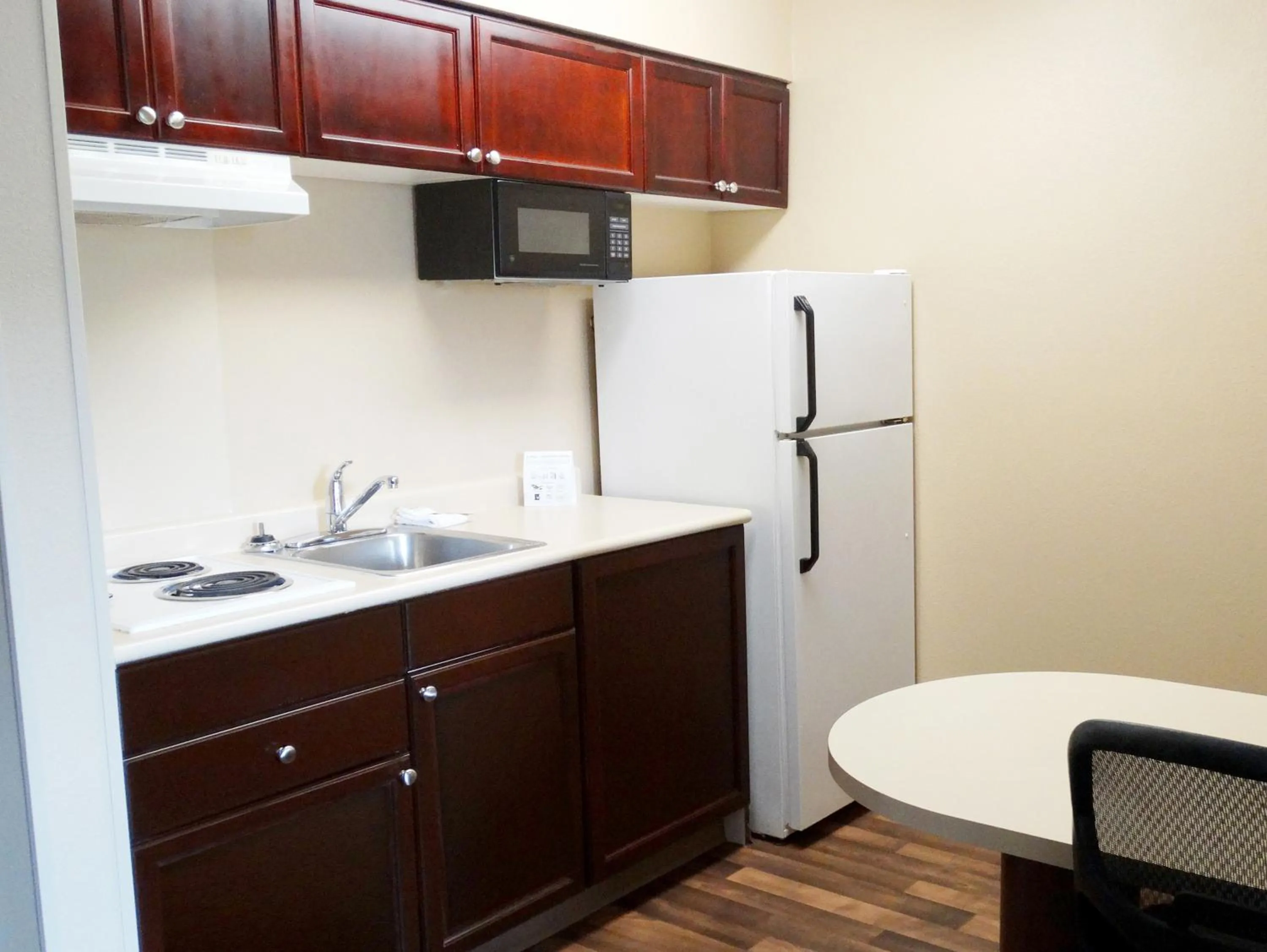 Kitchen or kitchenette in Extended Stay America Suites - Phoenix - Chandler - E Chandler Blvd