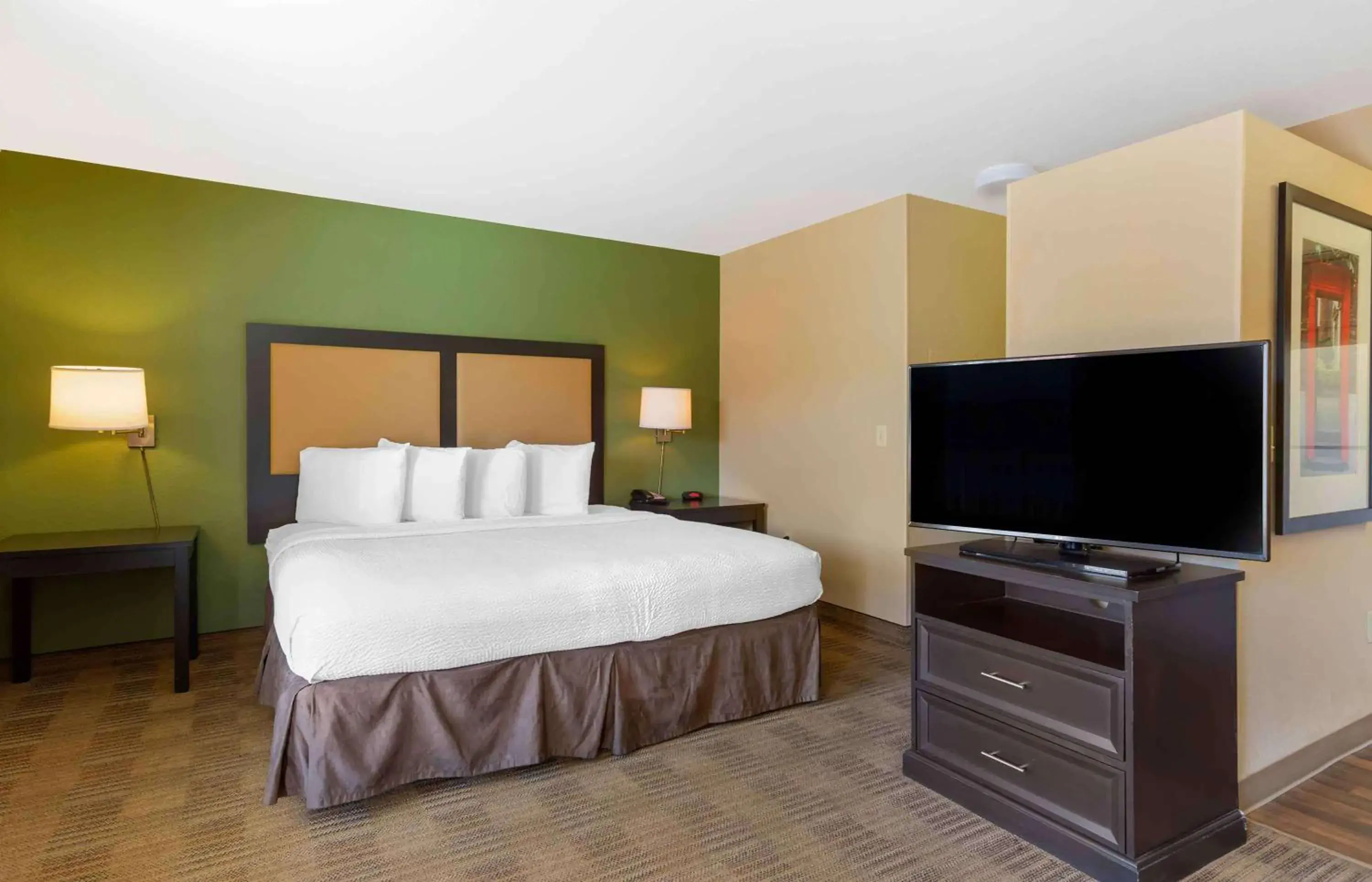 Deluxe Studio with 1 King Bed - Disability Access - Non-Smoking in Extended Stay America Suites - Phoenix - Chandler - E Chandler Blvd Deluxe Studio with 1 King Bed - Disability Access - Non-Smoking in Extended Stay America Suites - Phoenix - Chandler - E Chandler Blvd