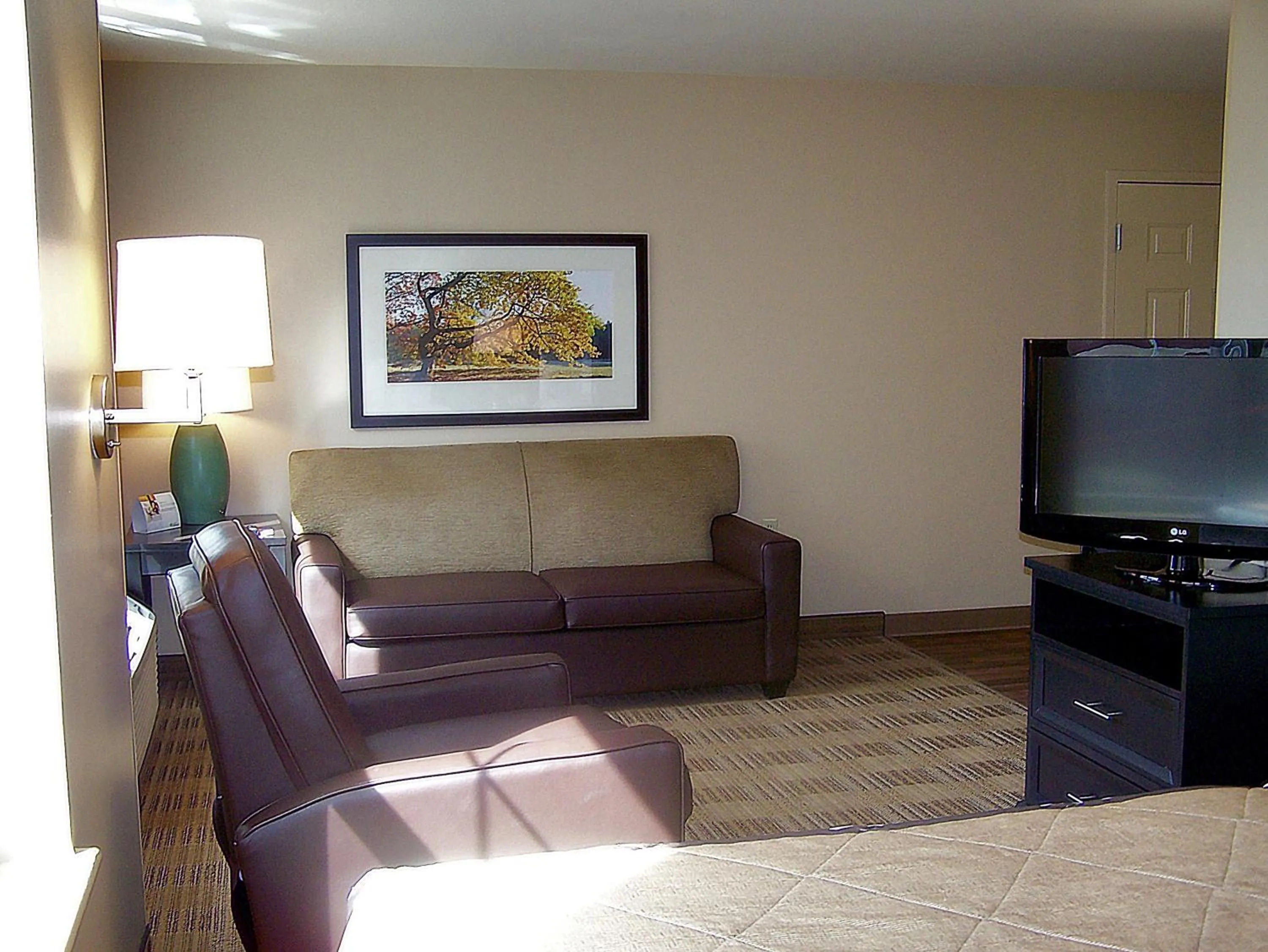 TV and multimedia in Extended Stay America Suites - Phoenix - Chandler - E Chandler Blvd