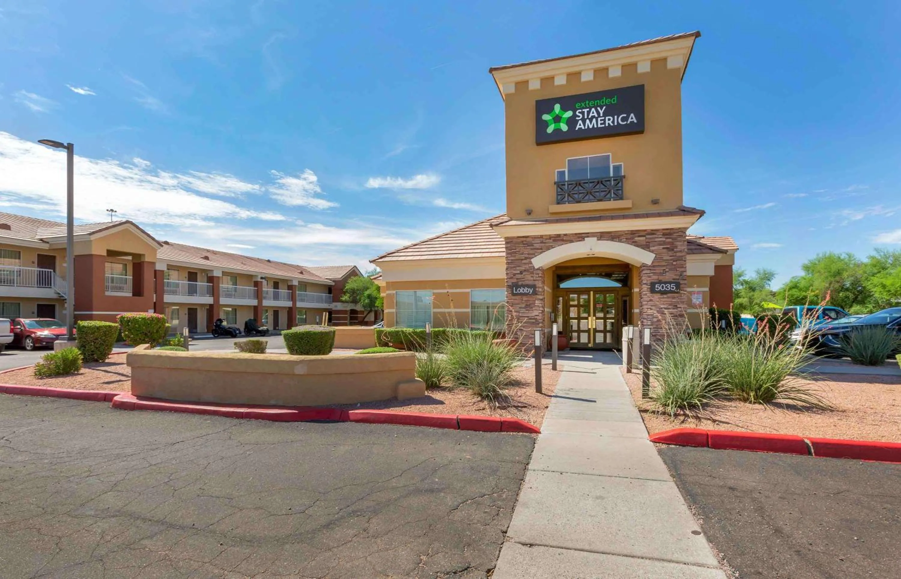 Property building in Extended Stay America Suites - Phoenix - Chandler - E Chandler Blvd