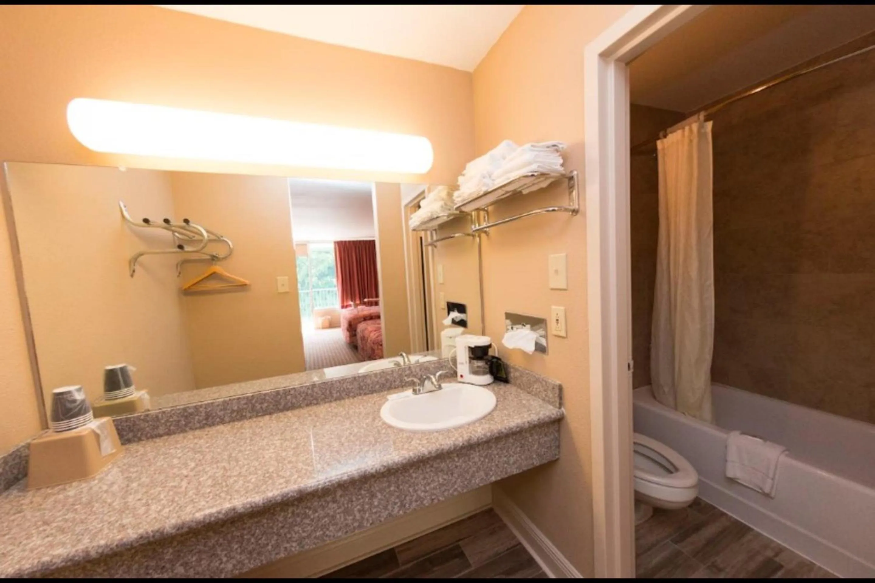 Bathroom in Audubon Inn Port Allen I-10