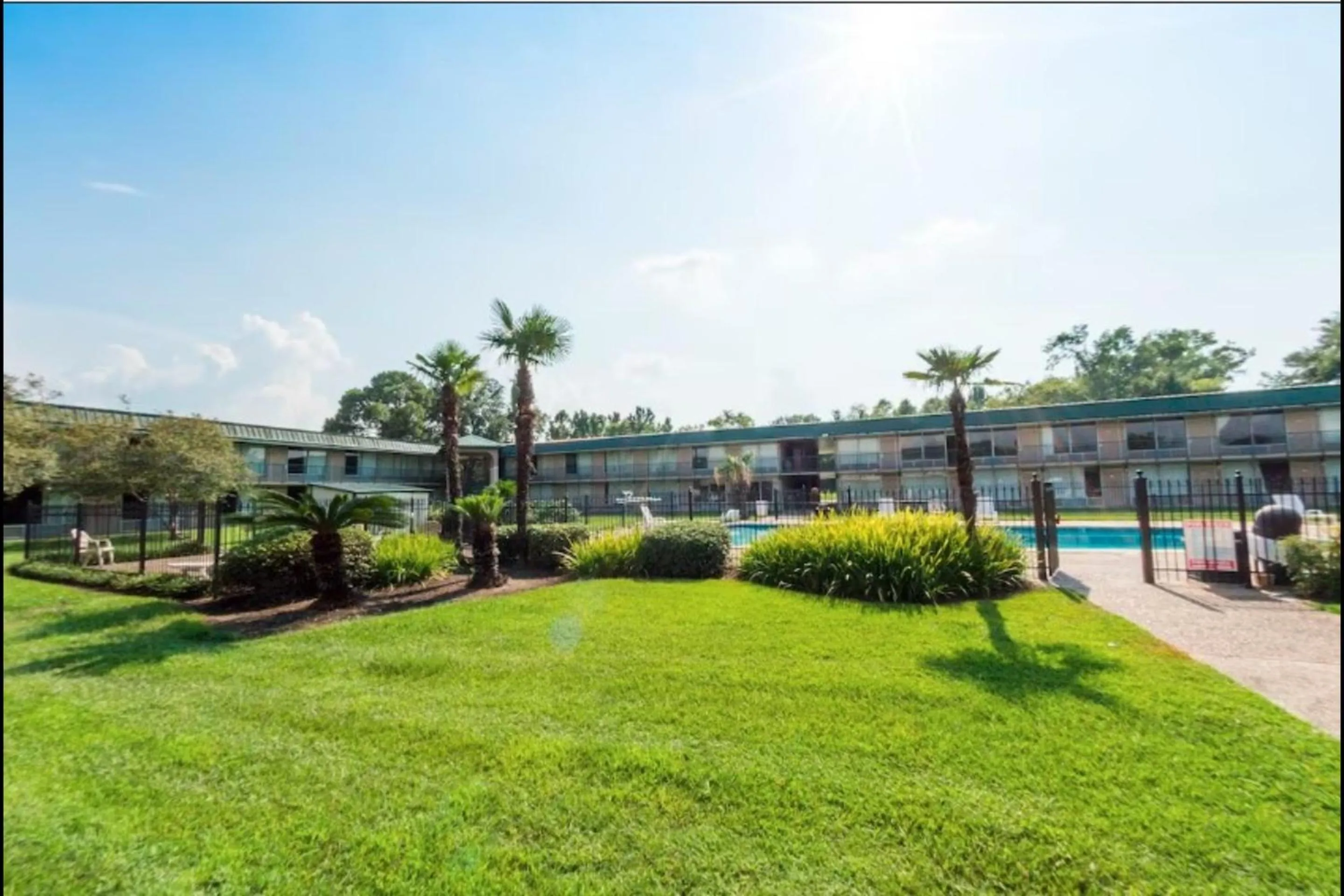 Garden in Audubon Inn Port Allen I-10