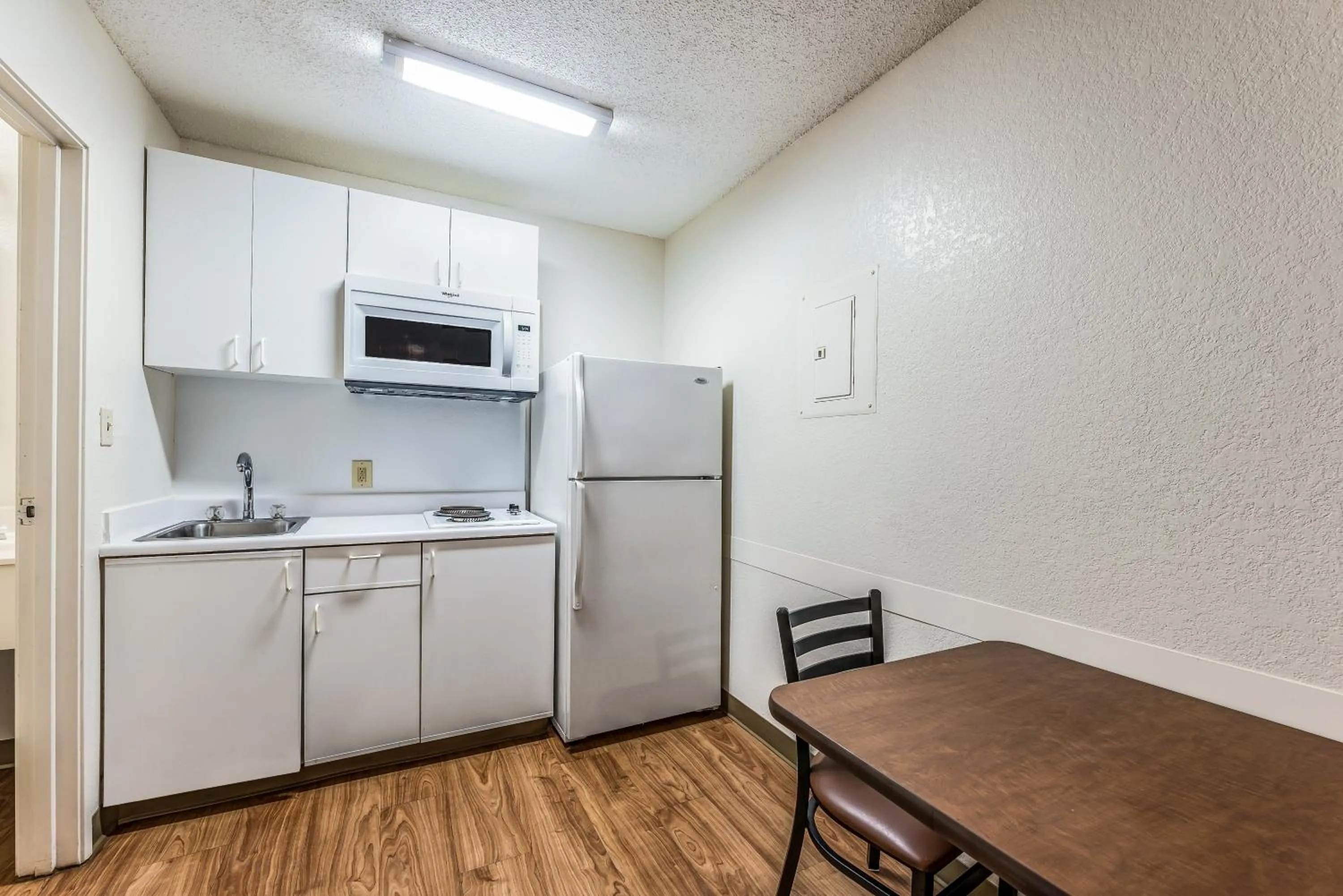 Photo of the whole room in HomeTowne by Red Roof Studios Cincinnati - Sharonville