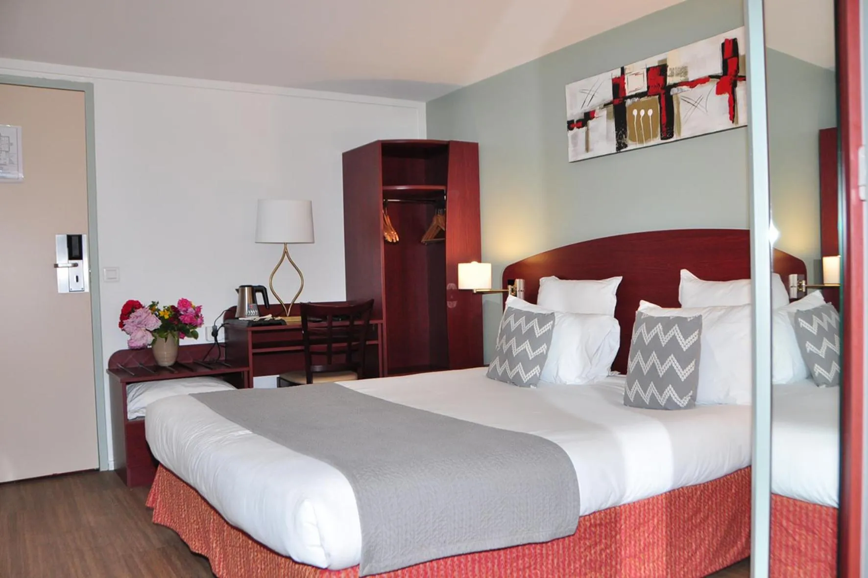 Bed in Hôtel des Arcades de Cachan - Grand Paris Sud