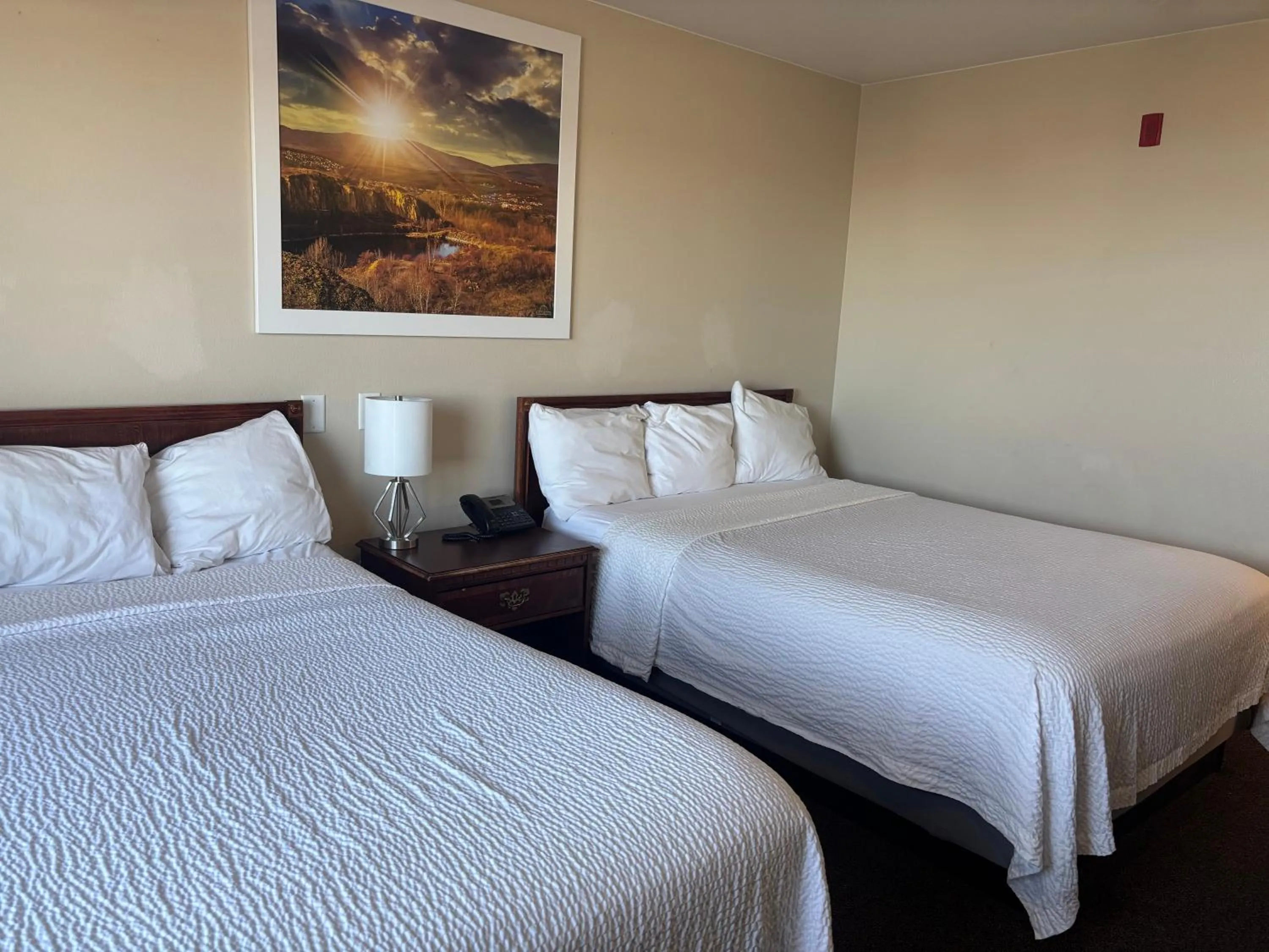 Bedroom, Bed in Days Inn by Wyndham Beaver