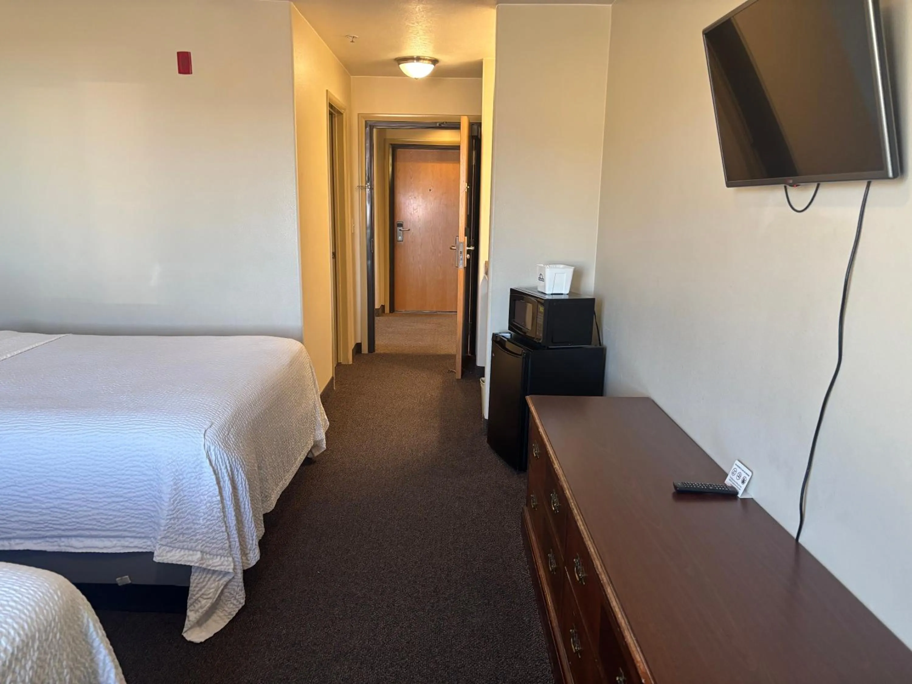 Bedroom, Bed in Days Inn by Wyndham Beaver