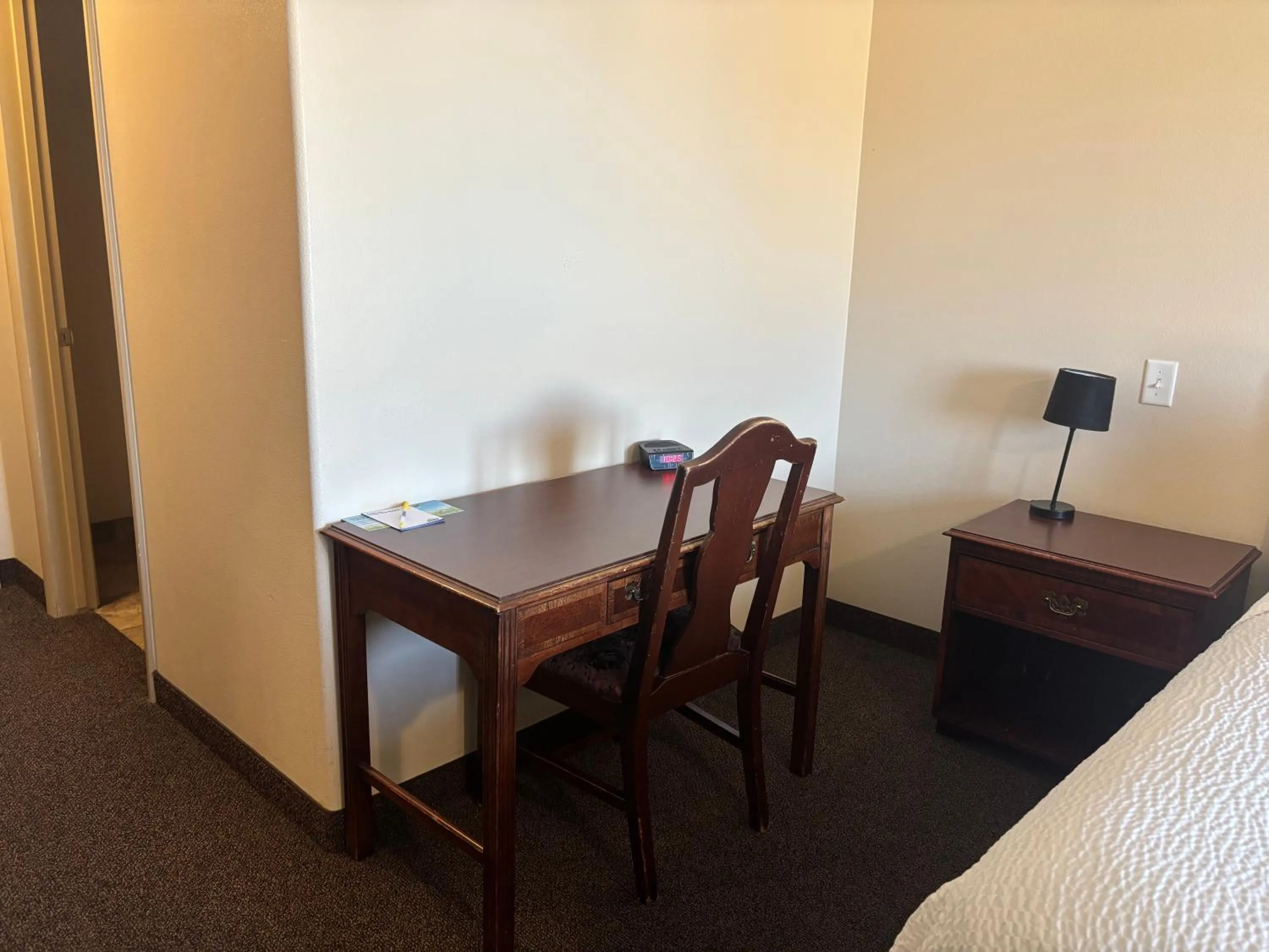 Seating area in Days Inn by Wyndham Beaver