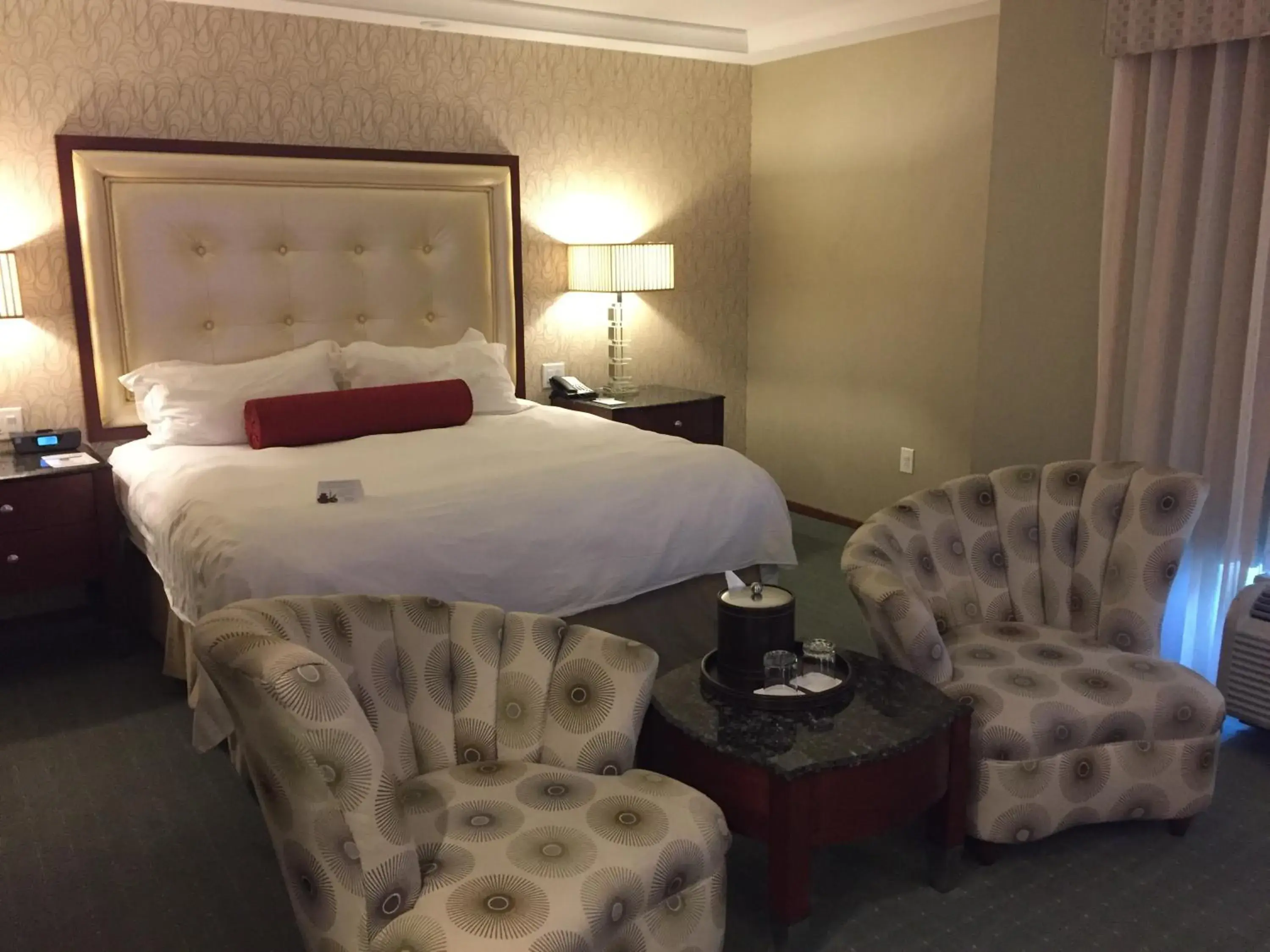 Junior Suite in Town & Country Inn and Suites Junior Suite in Town & Country Inn and Suites