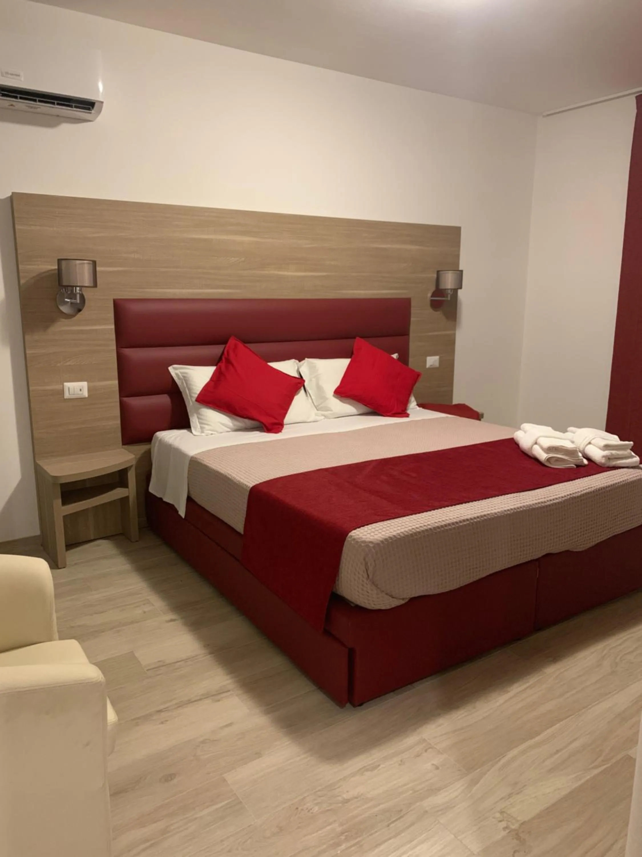 Photo of the whole room, Bed in Villa Cuore