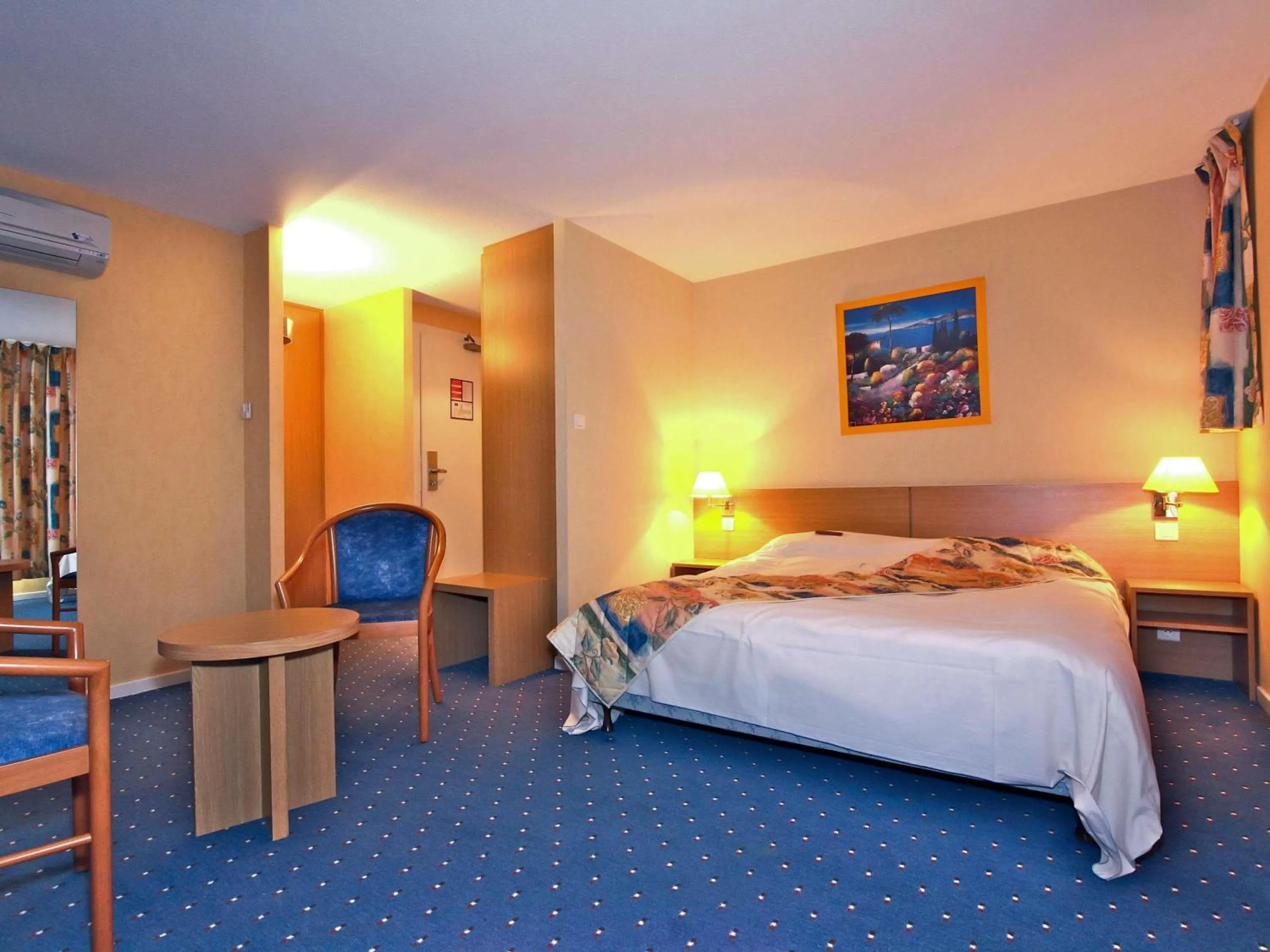 Bedroom, Bed in Mercure Hexagone Luxeuil