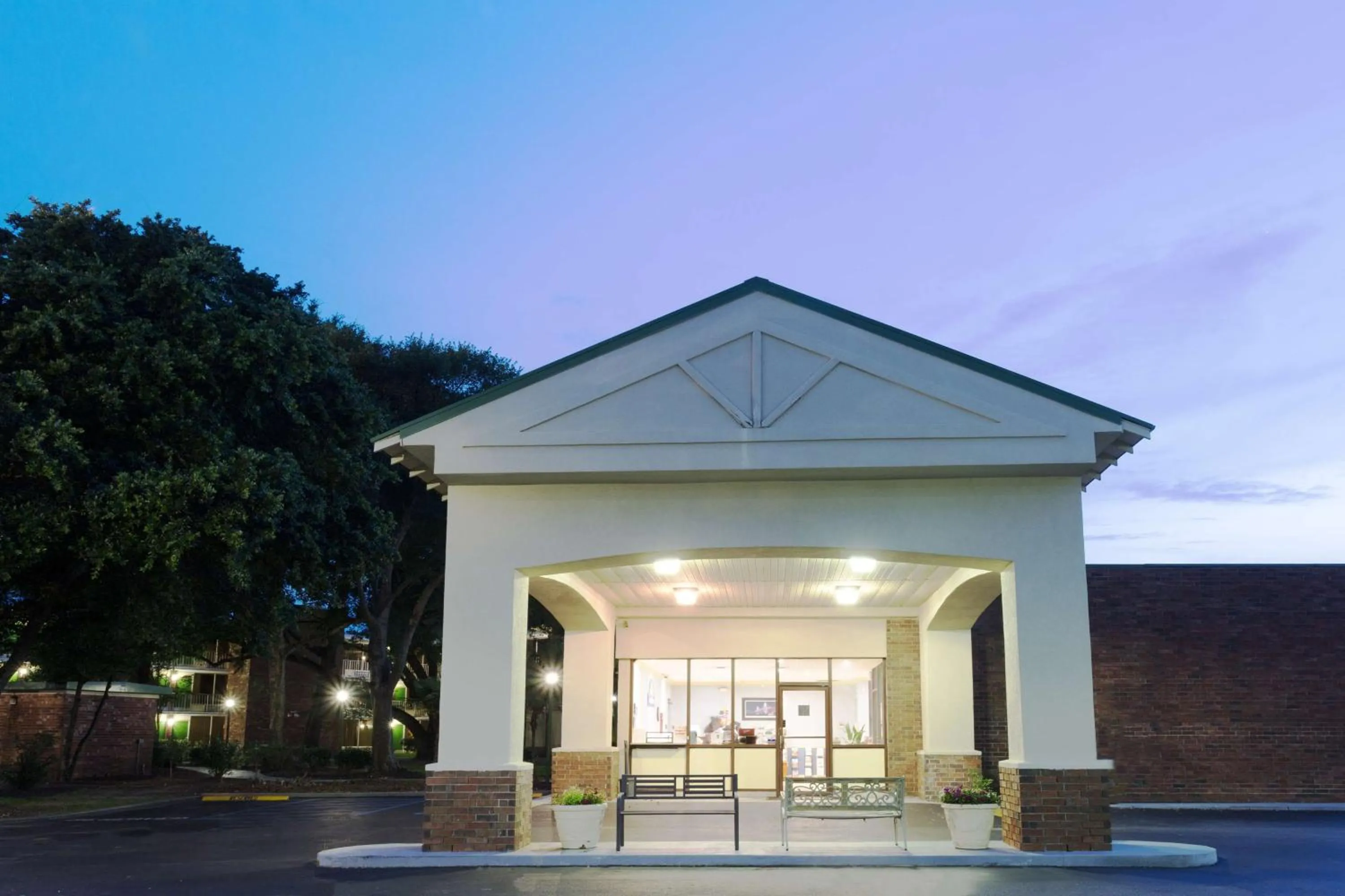 Property building in Days Inn by Wyndham Mt Pleasant-Charleston-Patriots Point