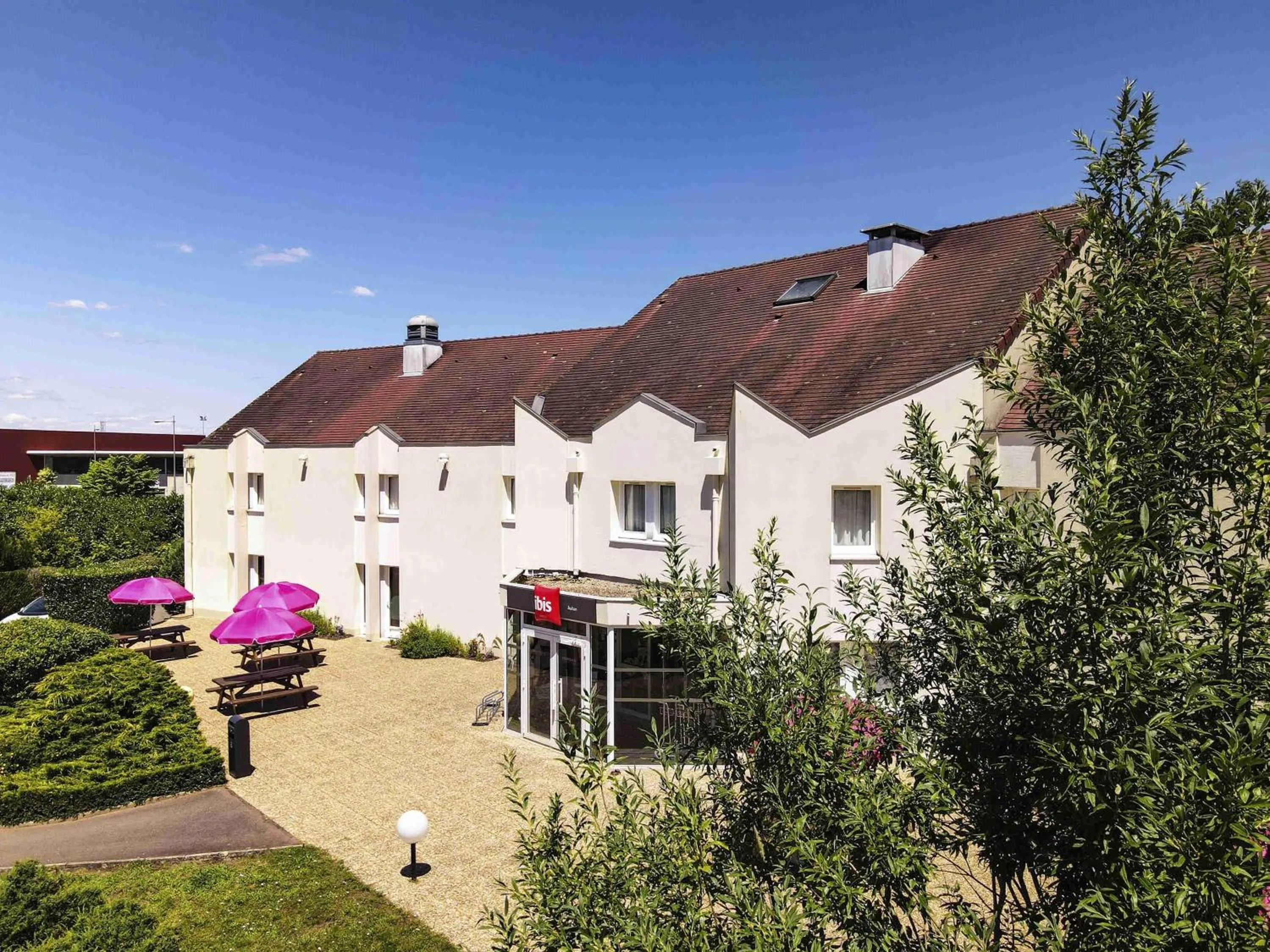 Property building in Hotel ibis Autun