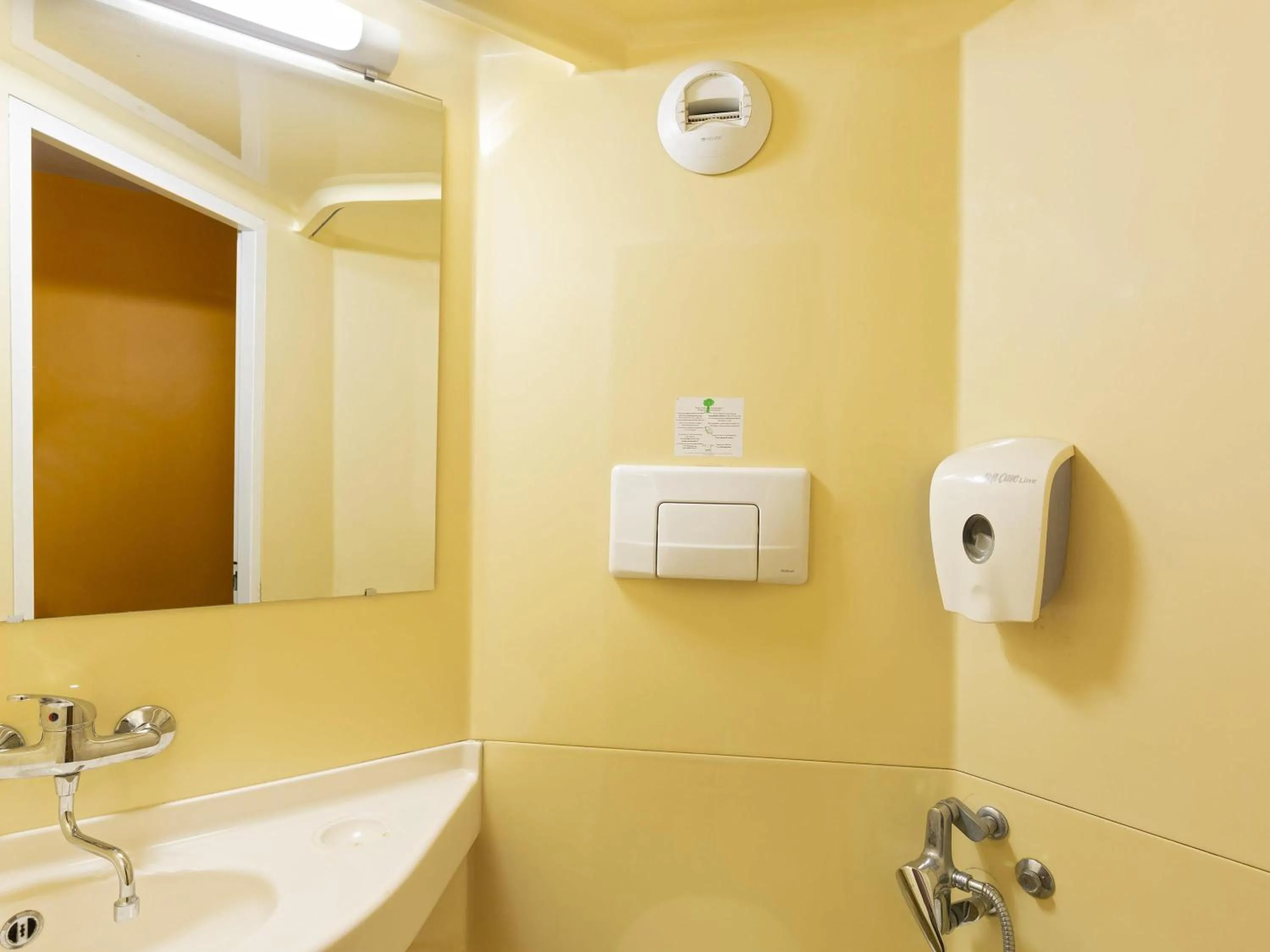 Bedroom in hôtel F1 Strasbourg Sud La Vigie