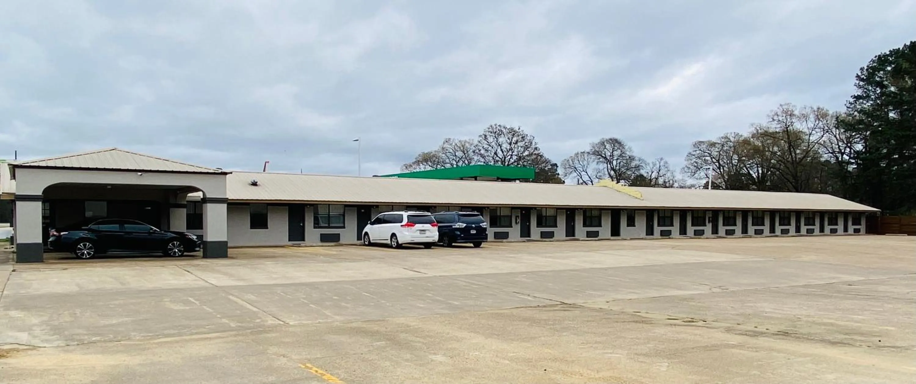 Property building in Economy Inn Ashdown