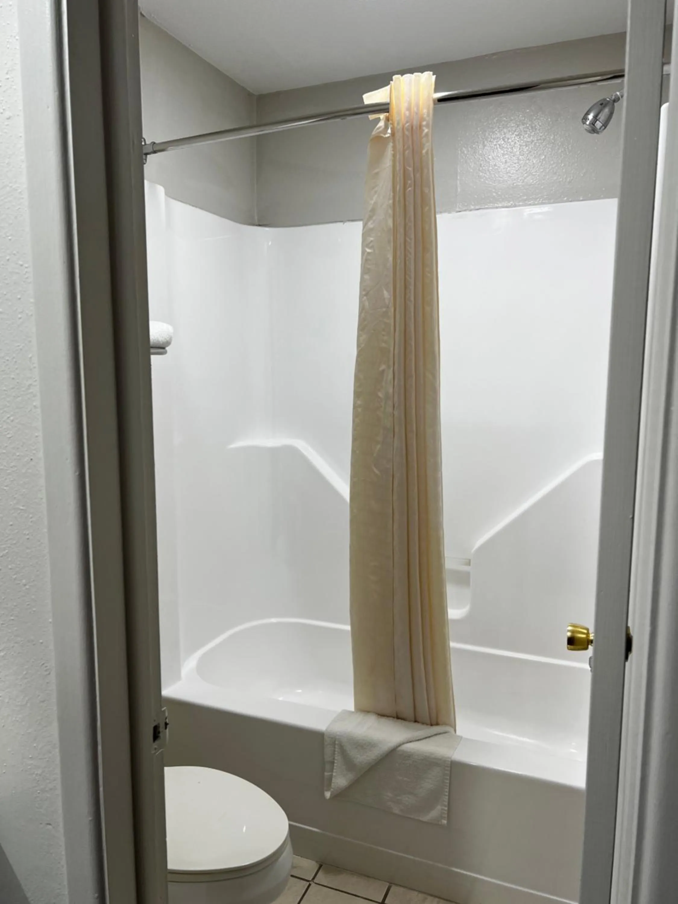 Bathroom in Economy Inn Ashdown