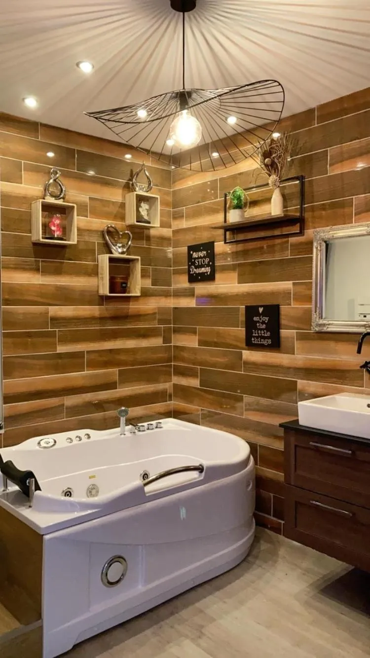 MANOIR AUX trois charmes