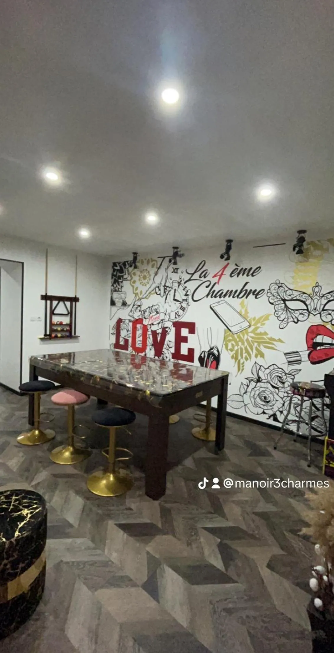 MANOIR AUX trois charmes