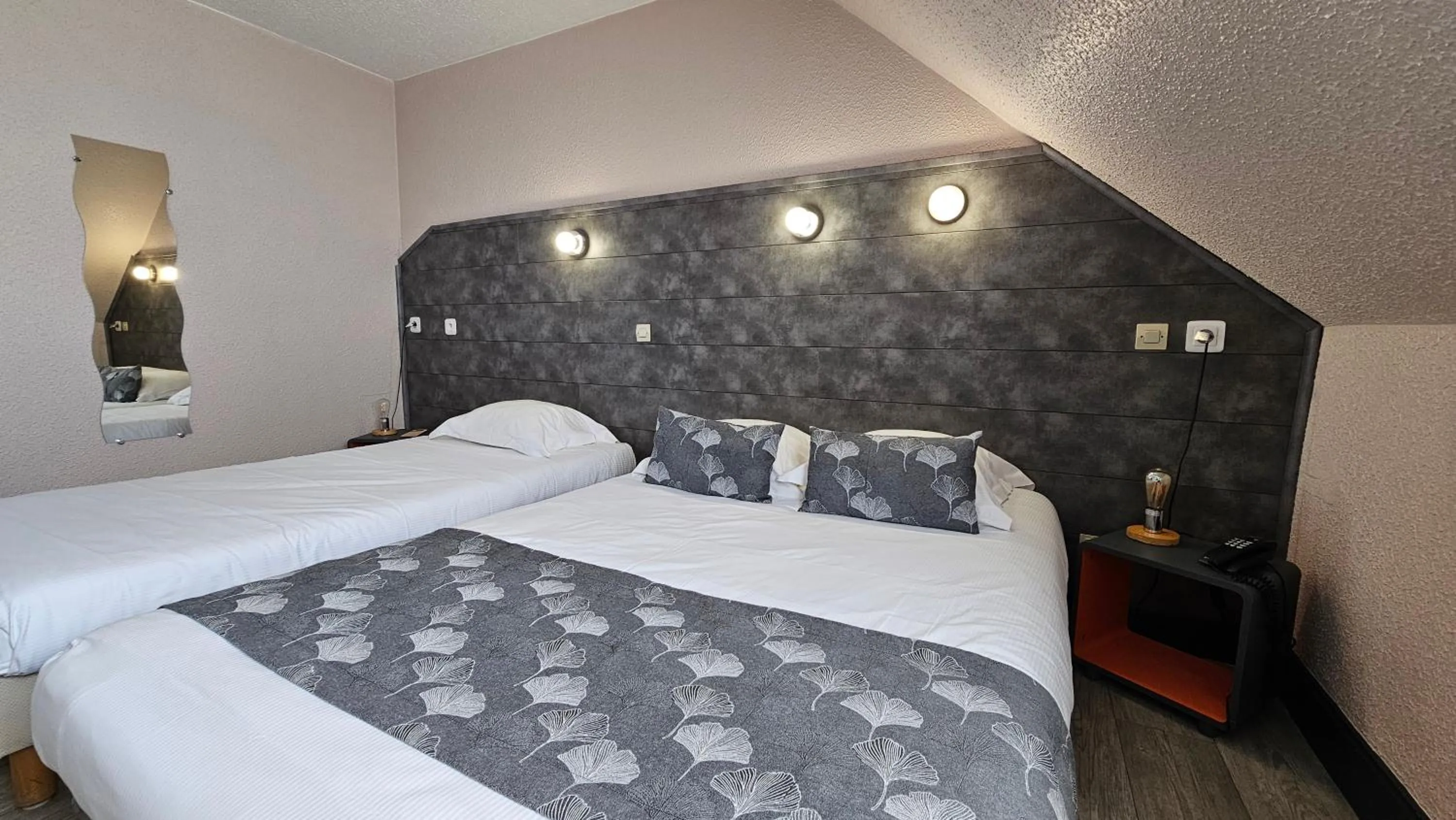 Bedroom, Bed in Escal Hôtel