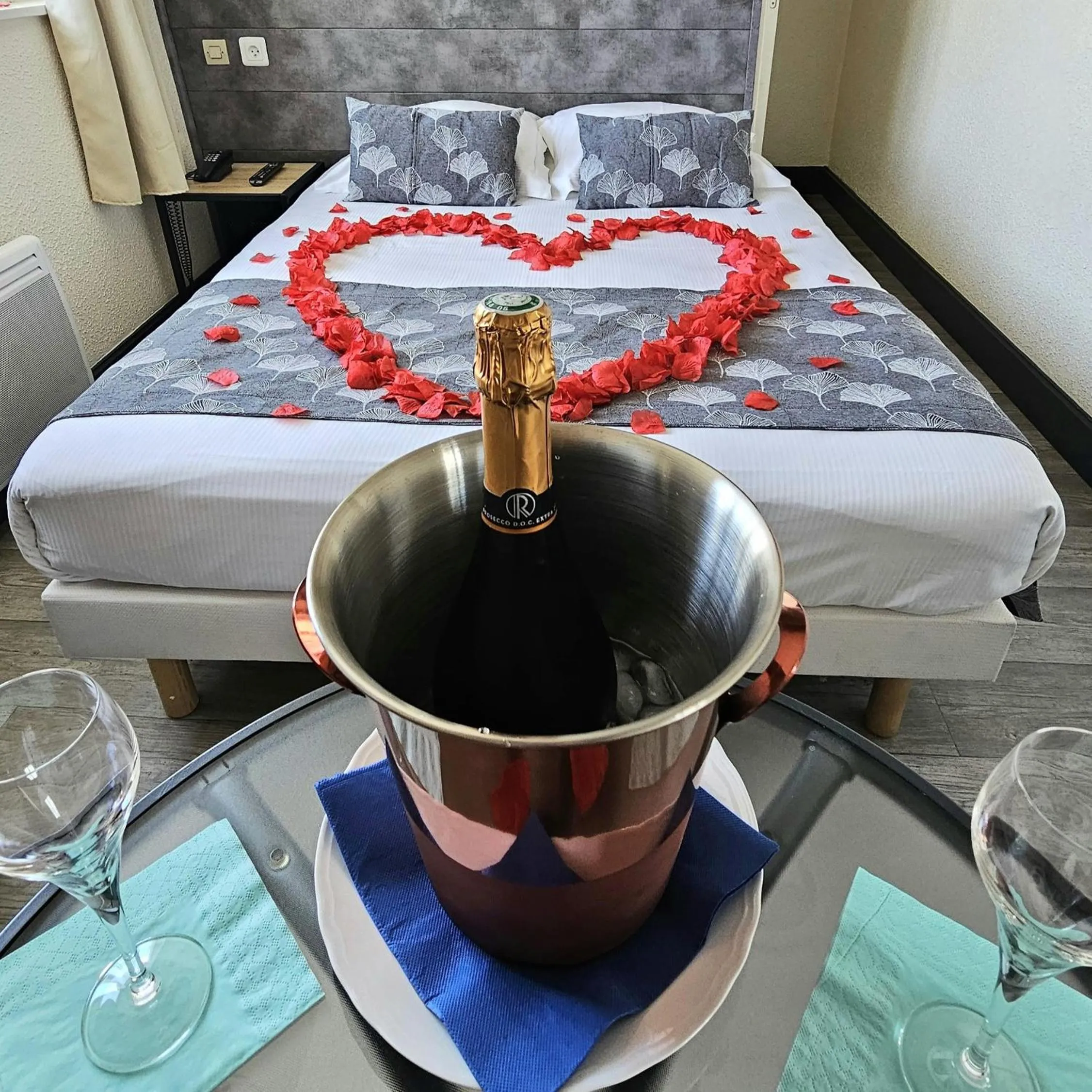 Bedroom, Bed in Escal Hôtel