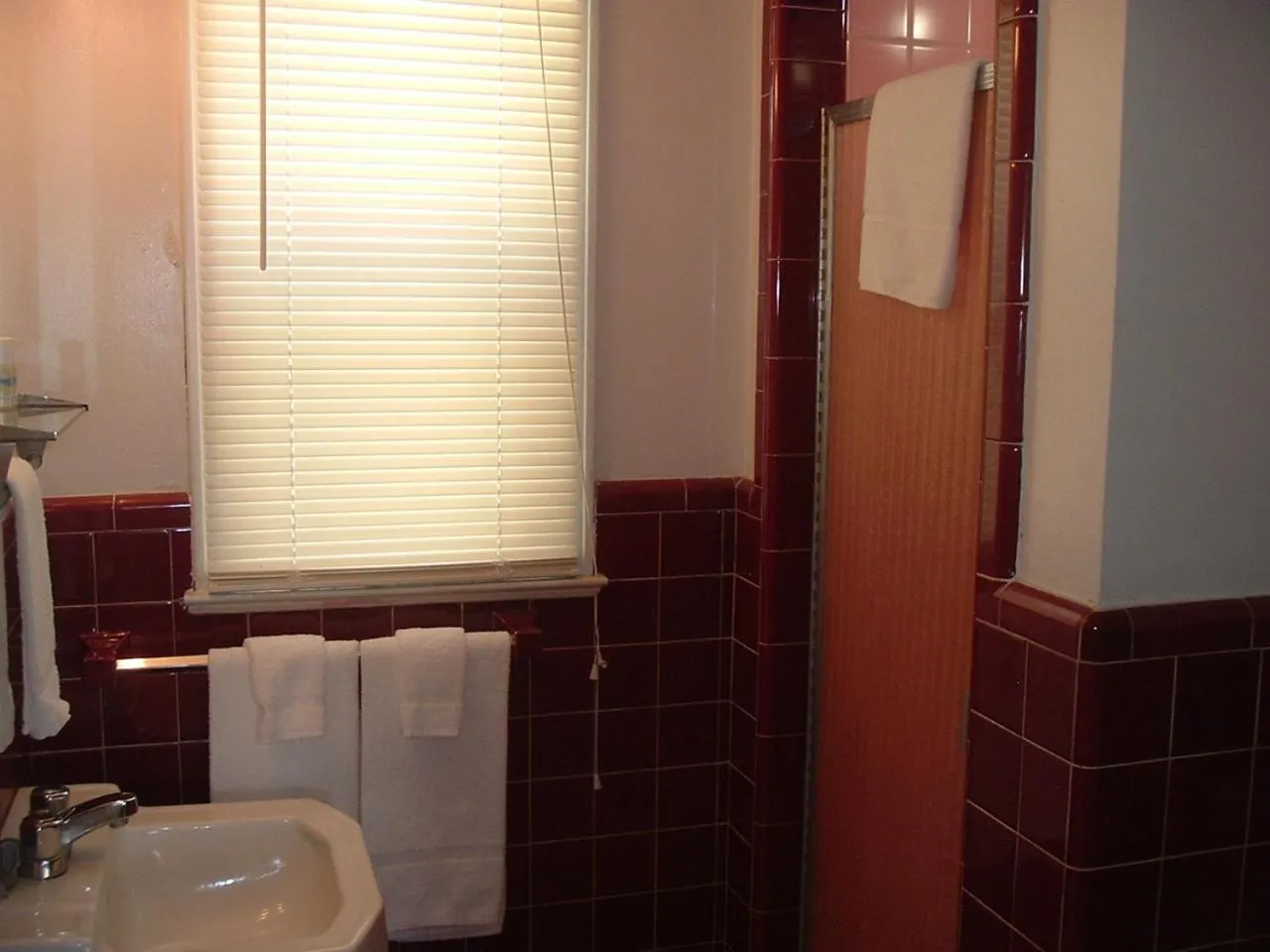 Bathroom in Fels Three Crown Motel