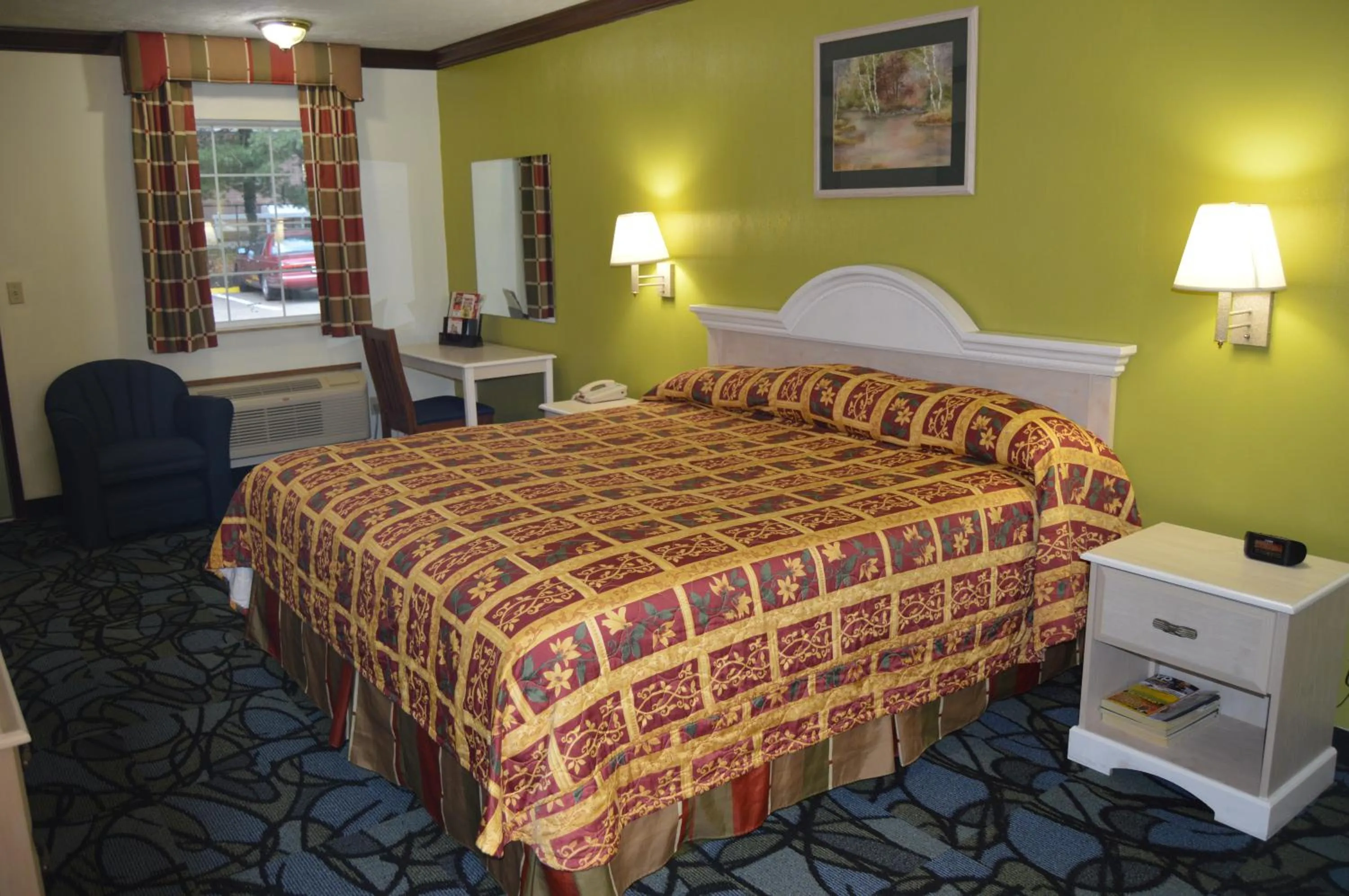 Photo of the whole room, Bed in Economy Inn Cuyahoga Falls