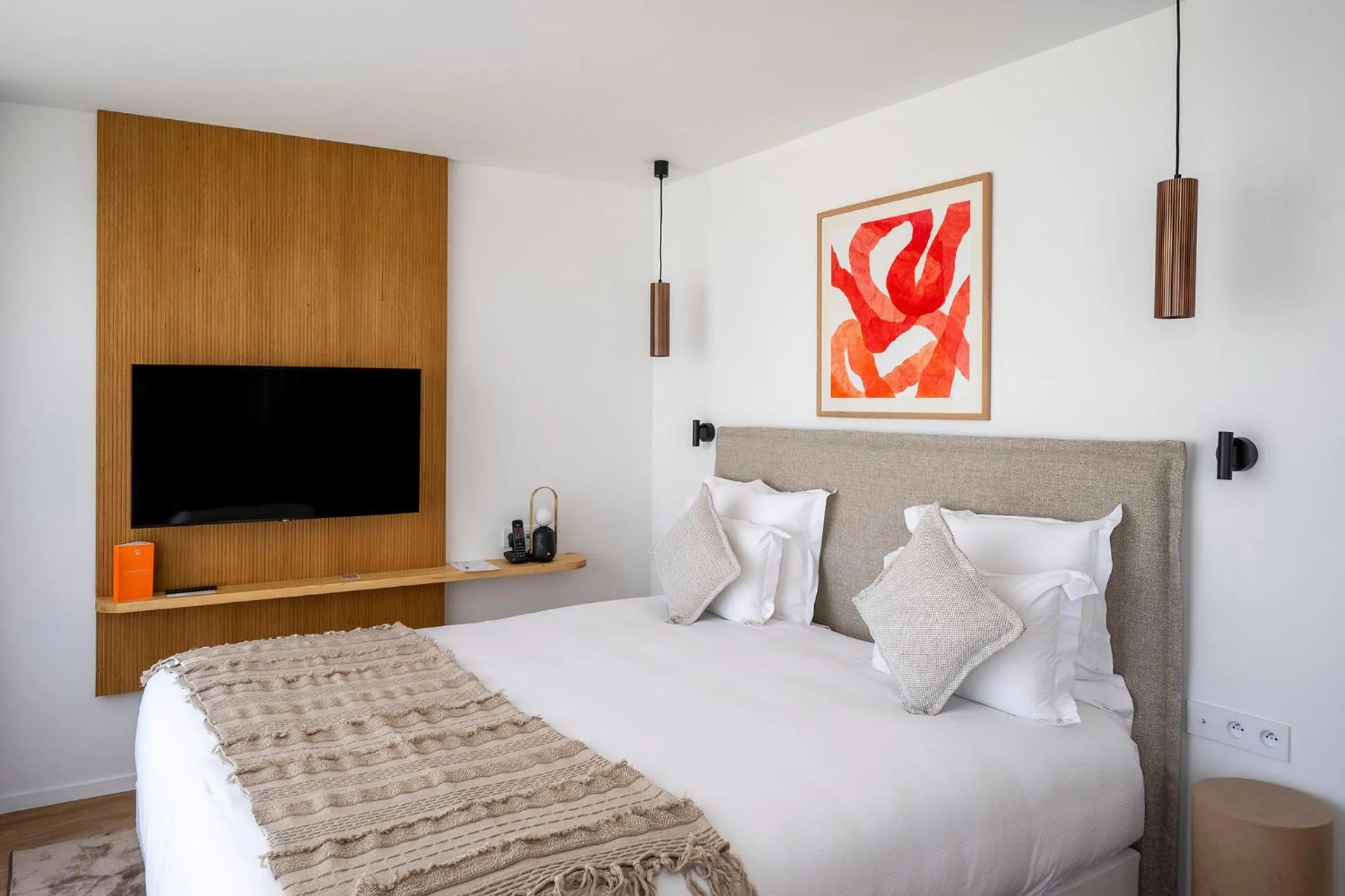 Bedroom, Bed in Hôtel La Plage 5 étoiles La Grande Motte