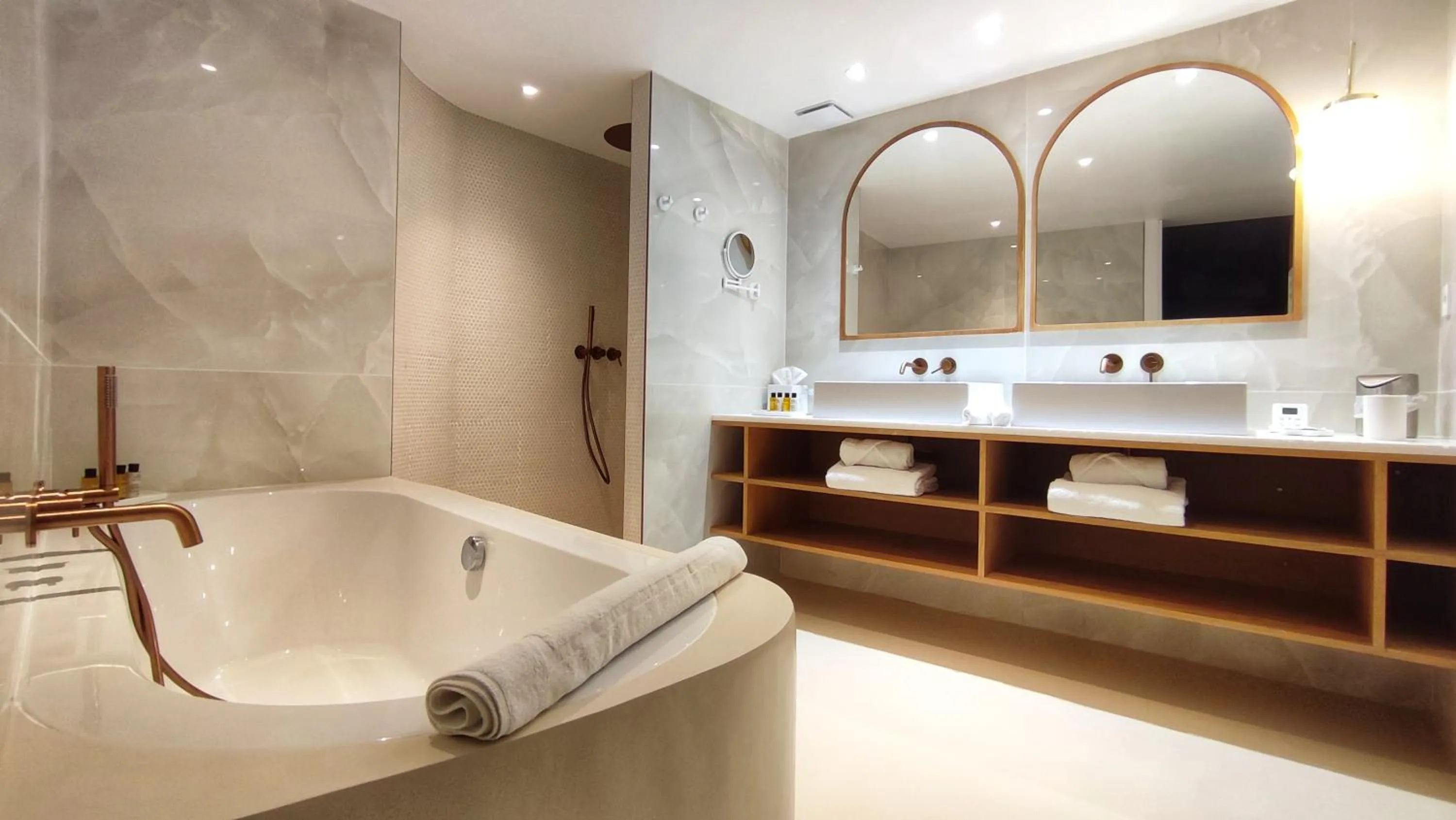 Bathroom in Hôtel La Plage 5 étoiles La Grande Motte